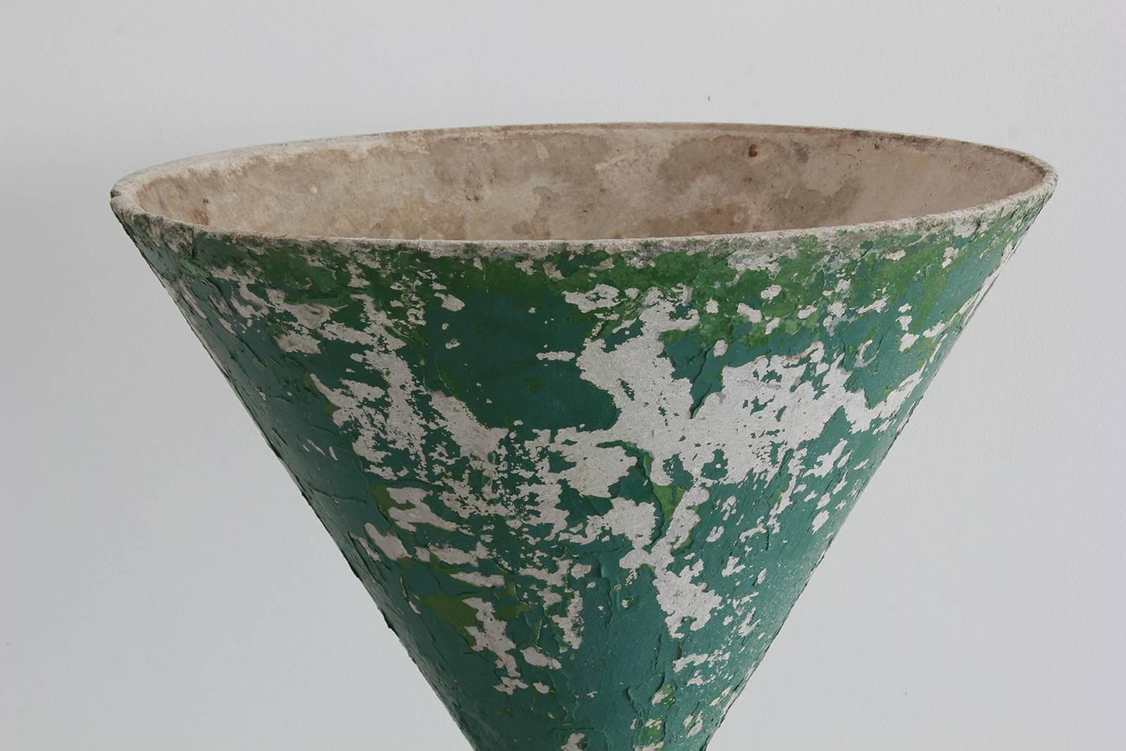Willy Guhl Tall Hourglass Pot in Green Paint In Good Condition In Beverly Hills, CA