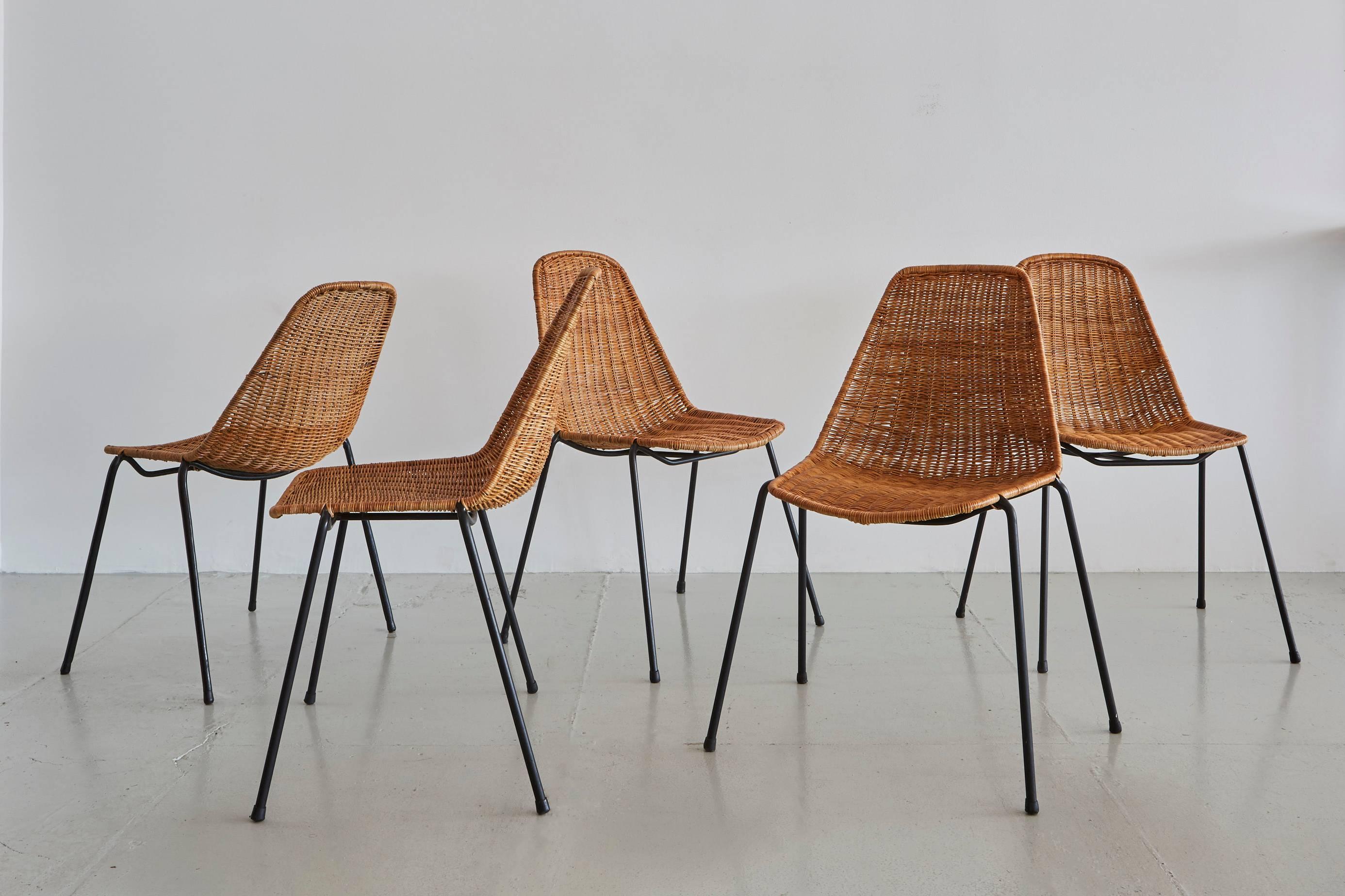 Handsome Italian wicker and iron chairs with simple bucket seat by Carlo Graffi et Franco Campo. An organic alternative to the Eames fiberglass chair!
Sold individually ten available.