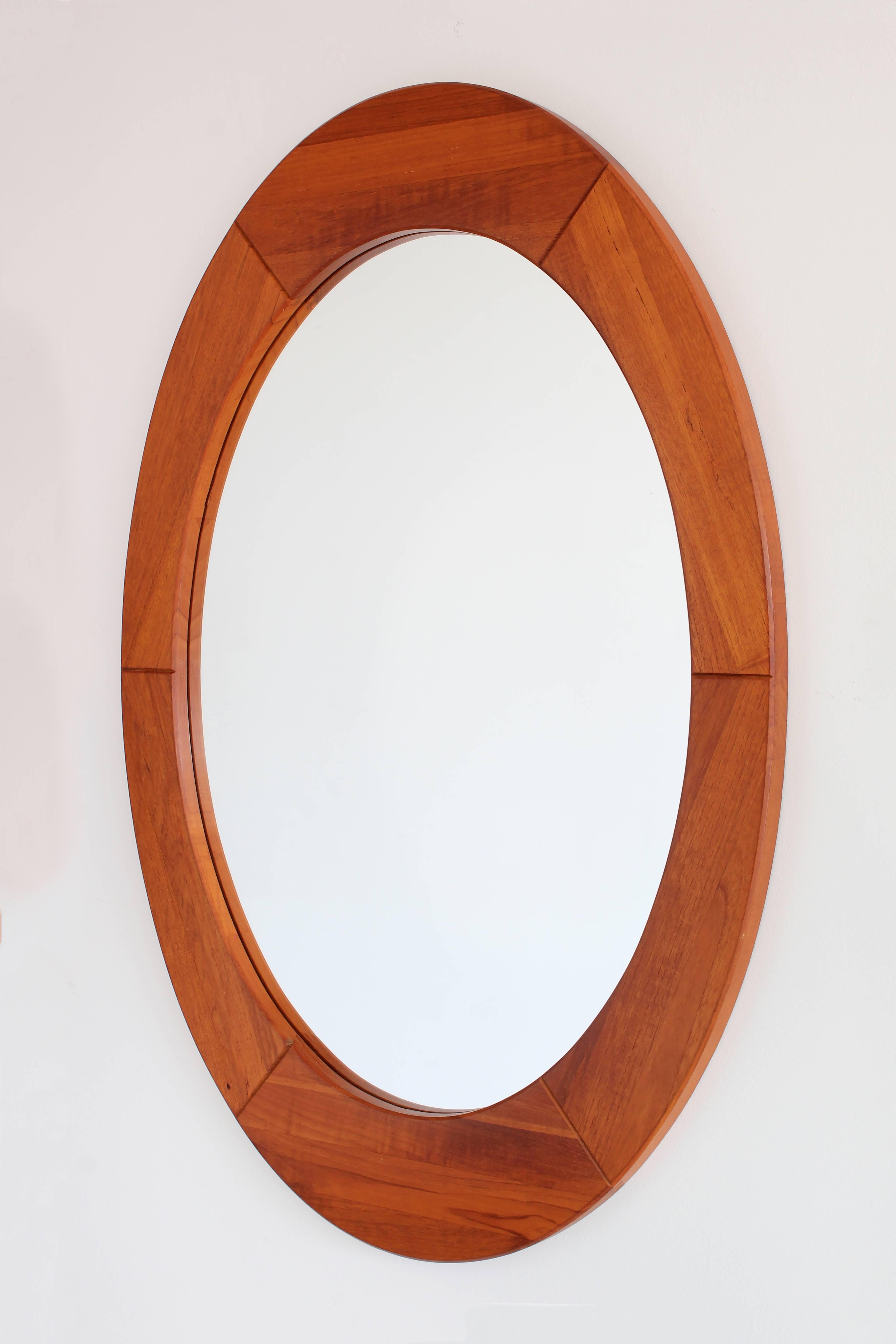 Simple Scandinavian oval mirror with beautiful grain arrangement. Made by Pedersen and Hansen.