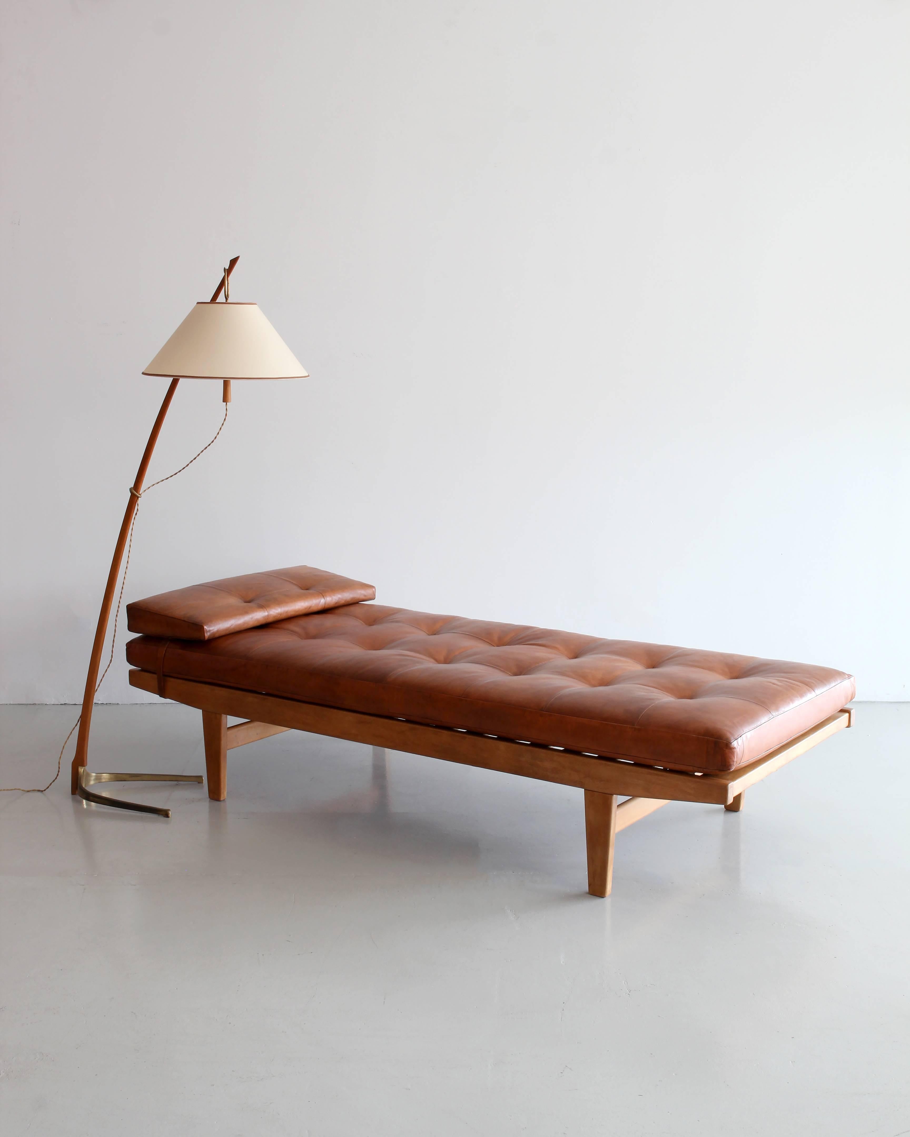 Wonderful daybed by Poul Volther in beautifully aged cognac tufted leather cushion and wedged pillow. 
Simple slatted oakwood frame.