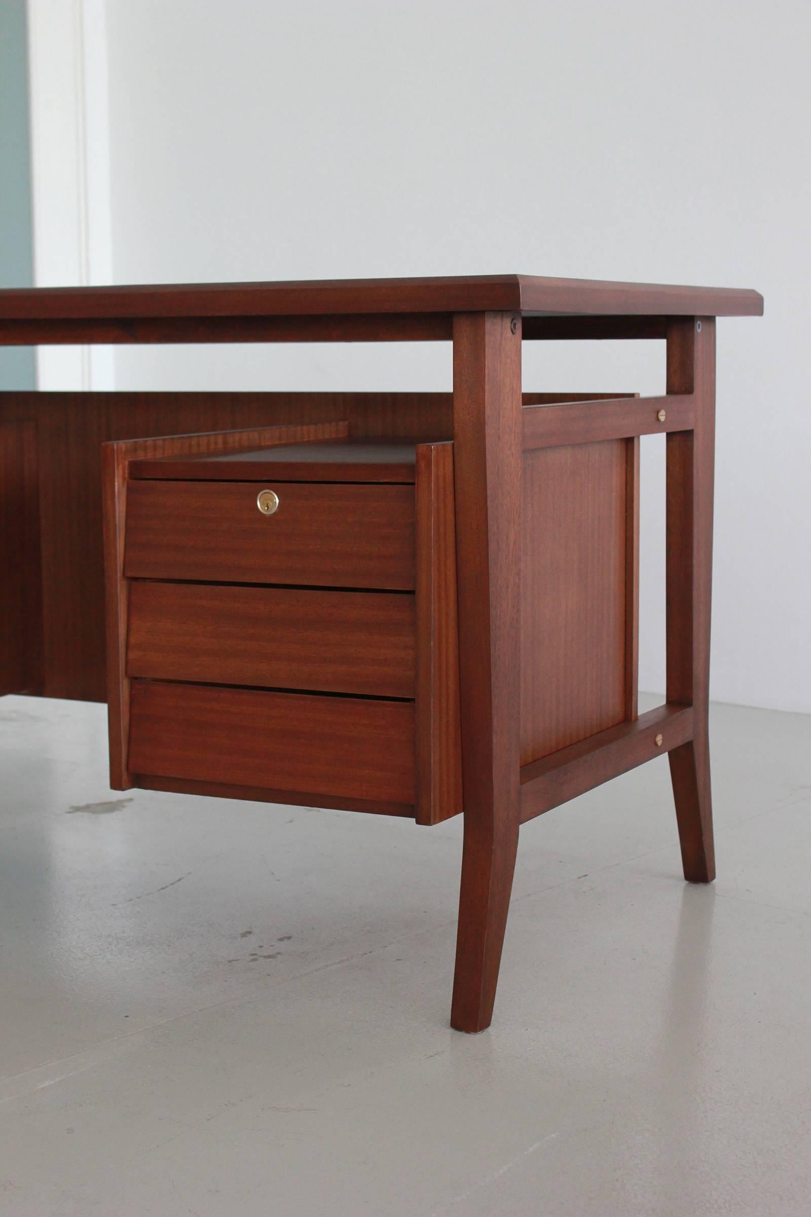 Desk by Gio Ponti 3