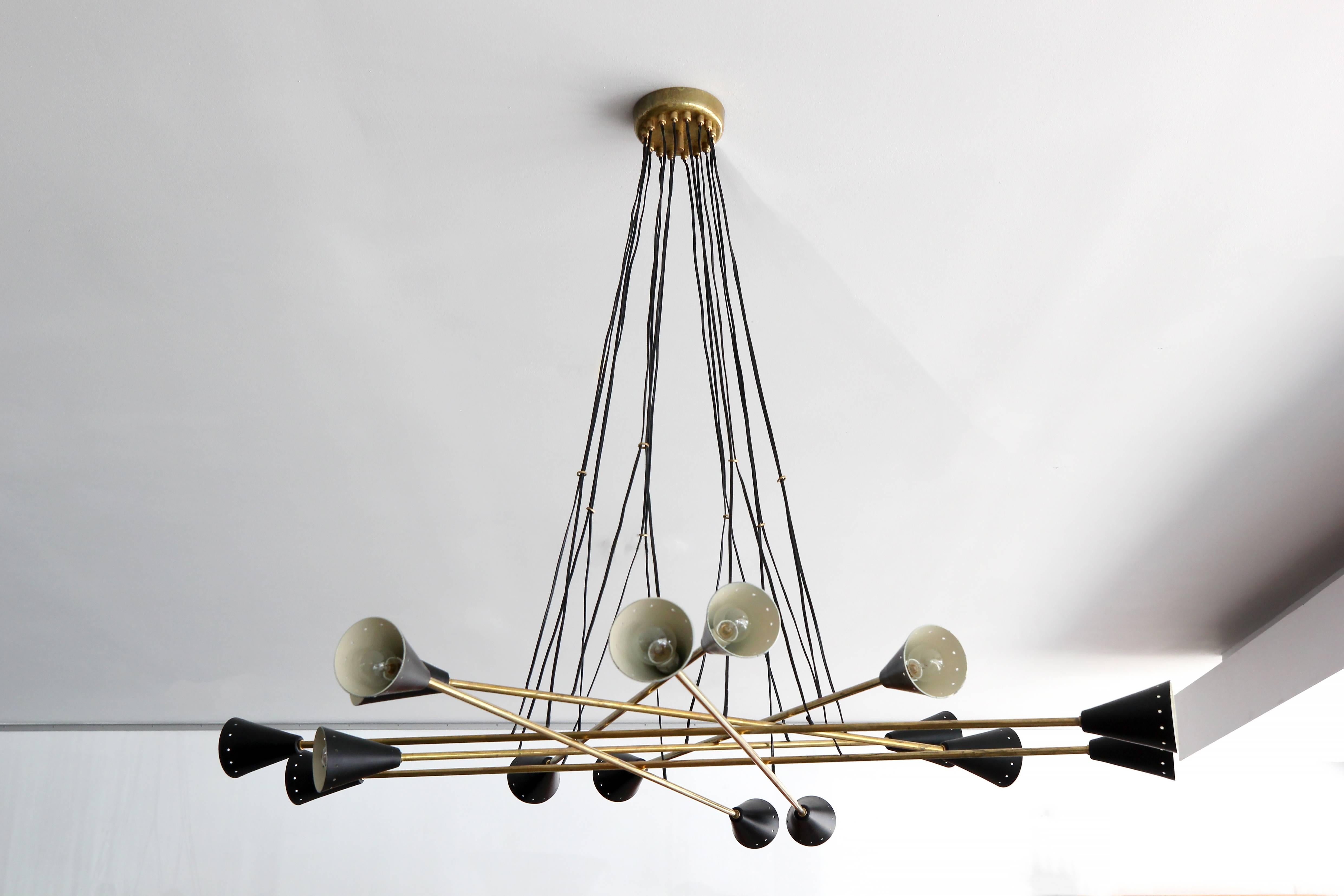 Incredible black and brass sixteen-light chandelier with woven wires for a stunning Silhouette.
Newly produced in Italy in the style of Stilnovo