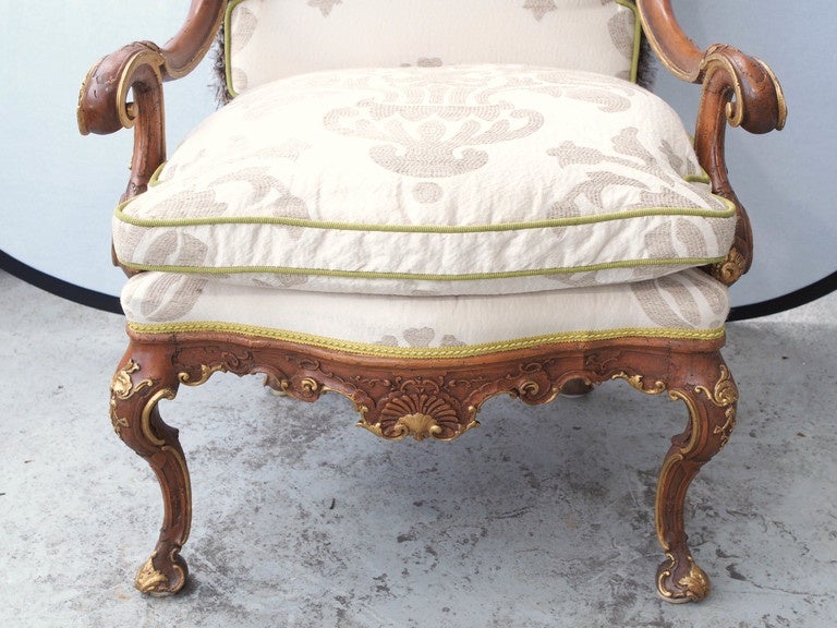 Pair of 18th Century Italian Parcel Gilt Walnut Armchairs In Good Condition In Natchez, MS