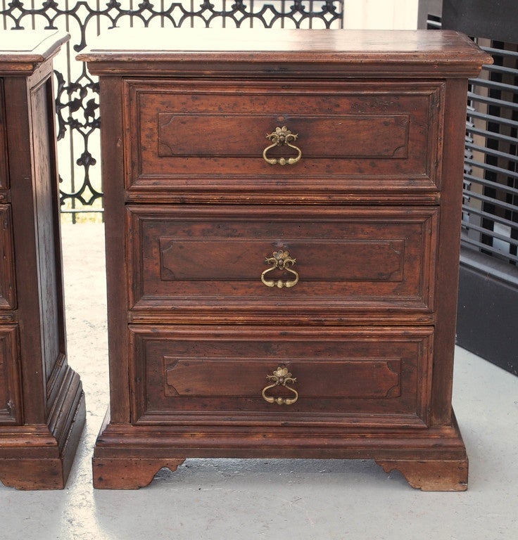 Pair of 19th century Italian walnut three-drawer commodini with three drawers.