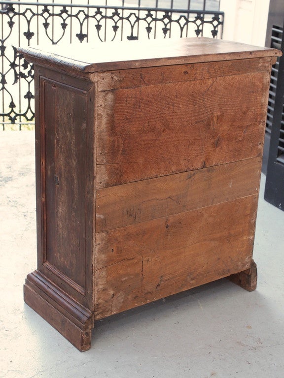 Pair of 19th Century Italian Walnut Three-Drawer Commodini 3