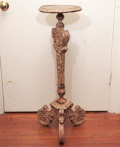 Paire de vendeurs Strap Work du 19ème siècle en bois doré et gesso