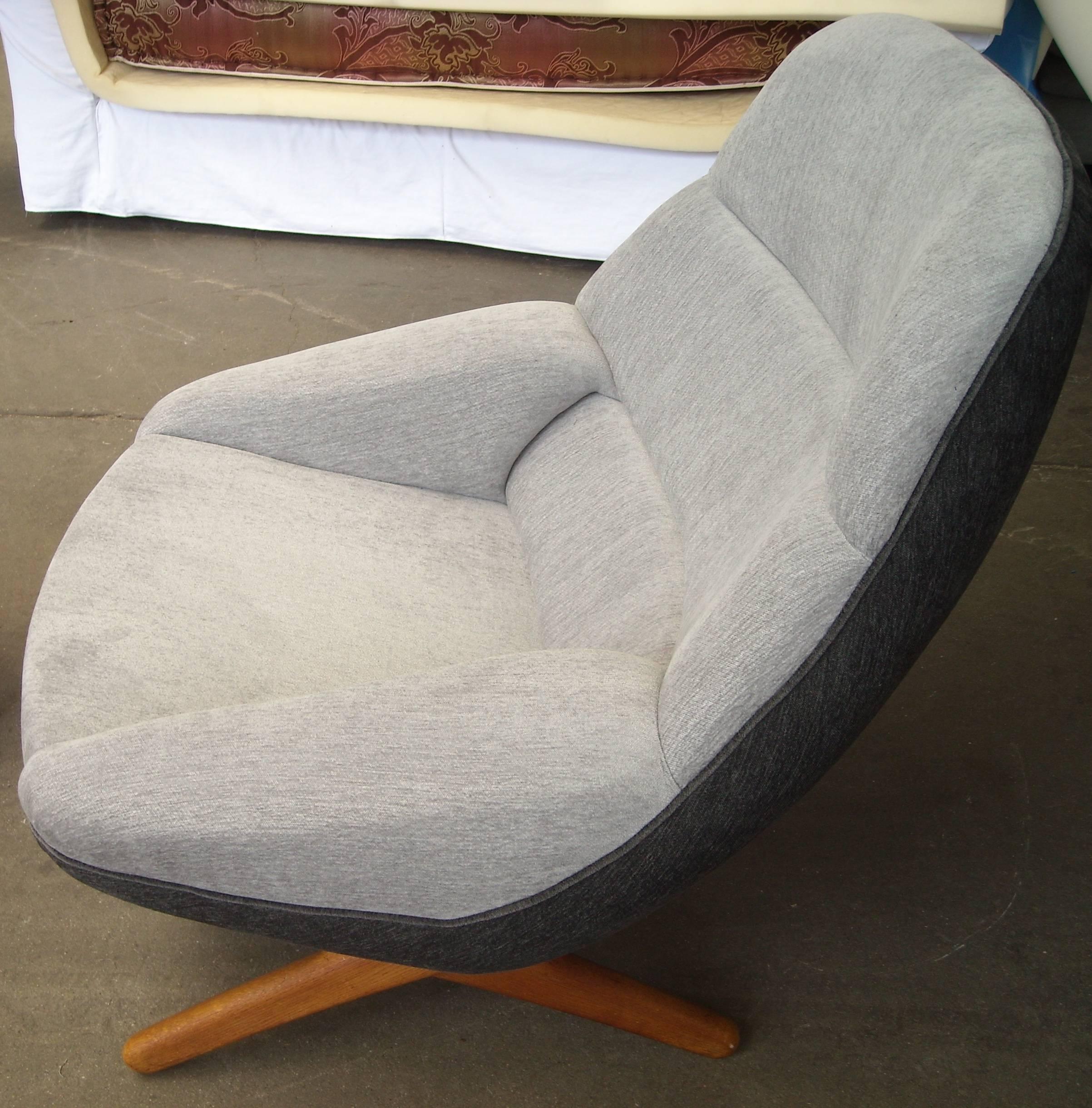 Very nice and elegant lounge chair and ottoman, Illum Wikkelsø. Reupholstered with new, synthetic chenille, in two tones.