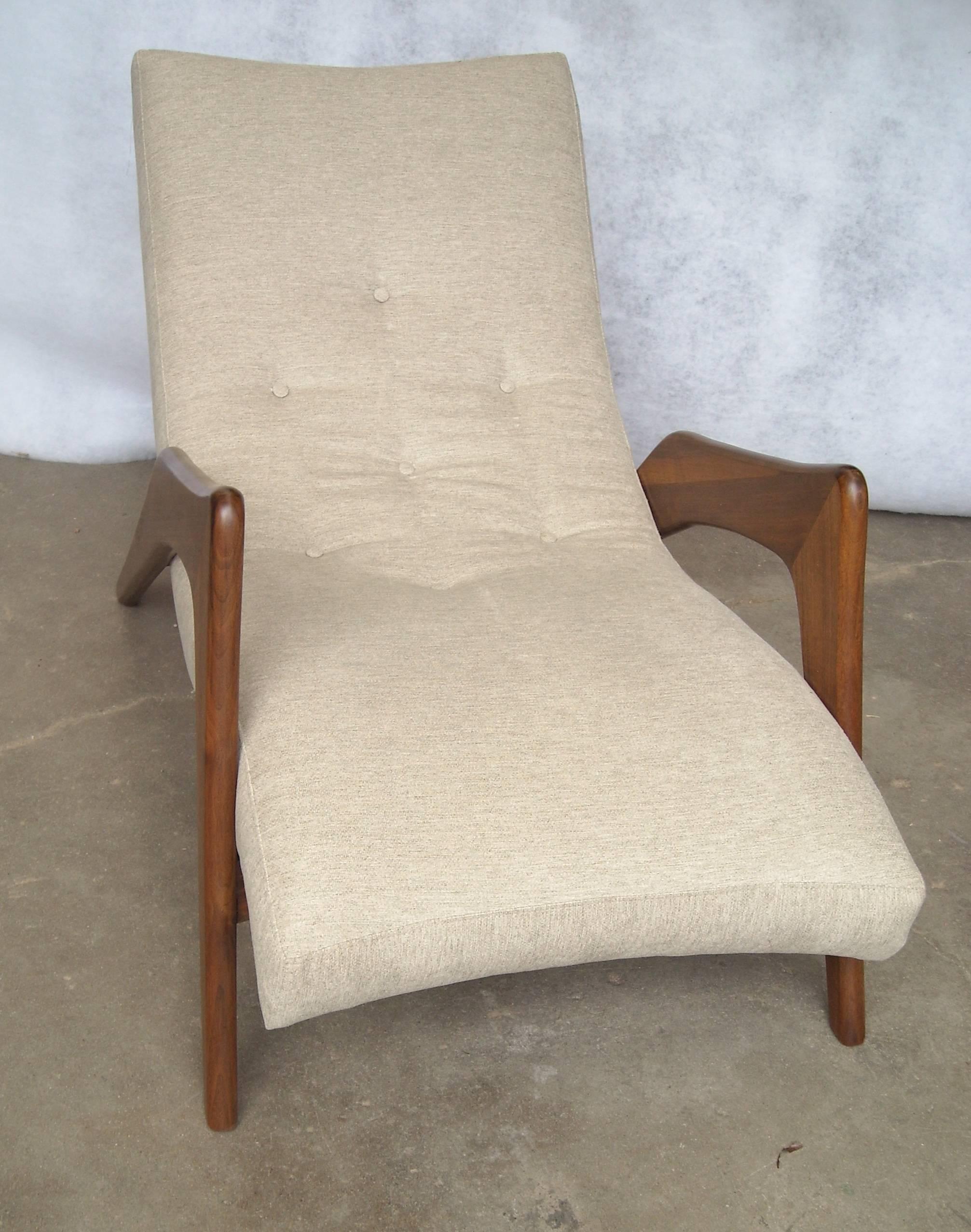 Very nice and rare Pearsall lounge chair, walnut refinished and restored, new fabric.