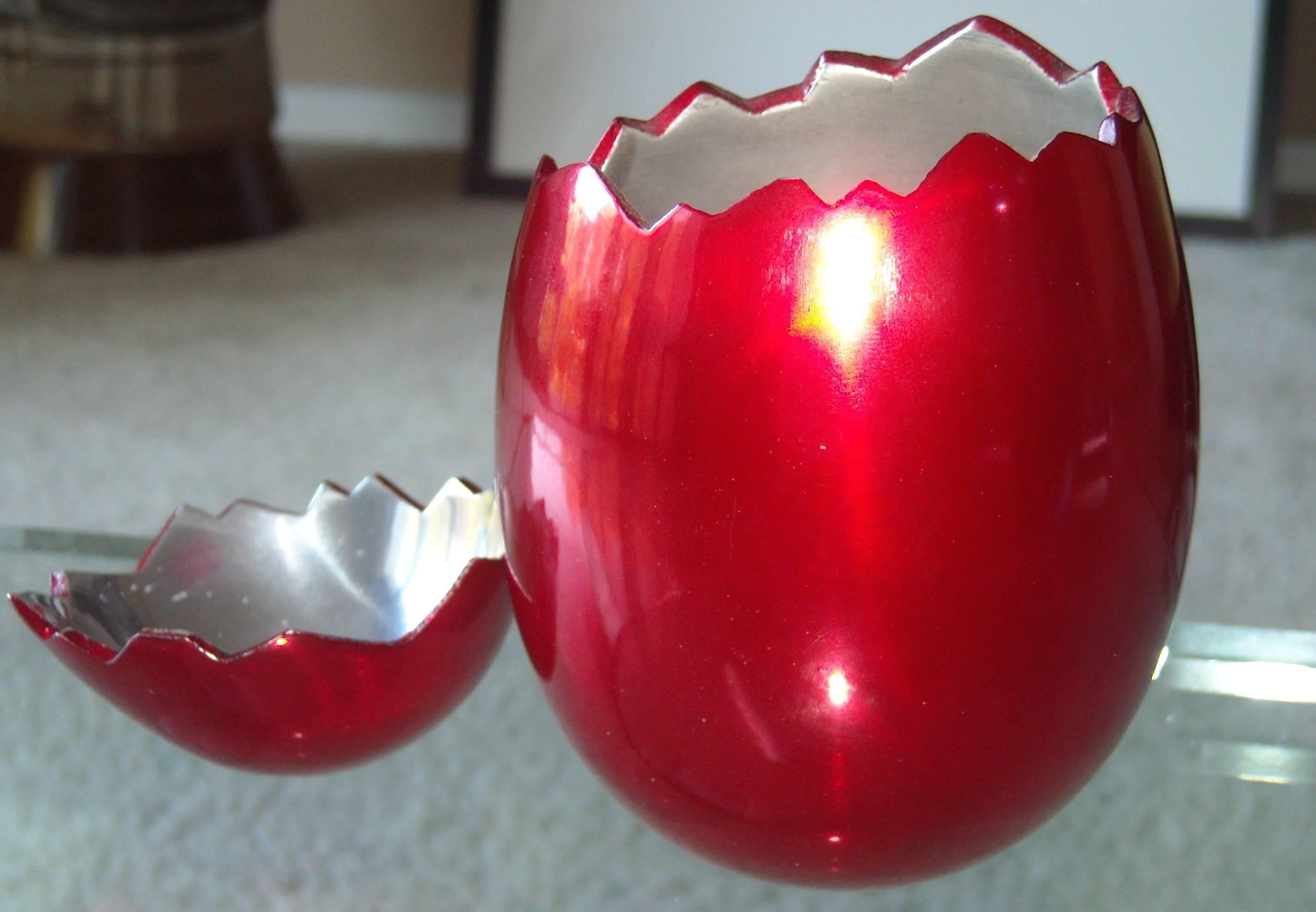 Very well-known aluminum box sculpture in shape of an egg by Jaff Koons, does not have the original box.