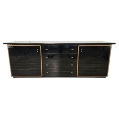 Buffet des années 70 signé Pierre Cardin, en bois laqué noir