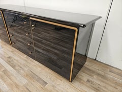 Buffet des années 70 signé Pierre Cardin, en bois laqué noir