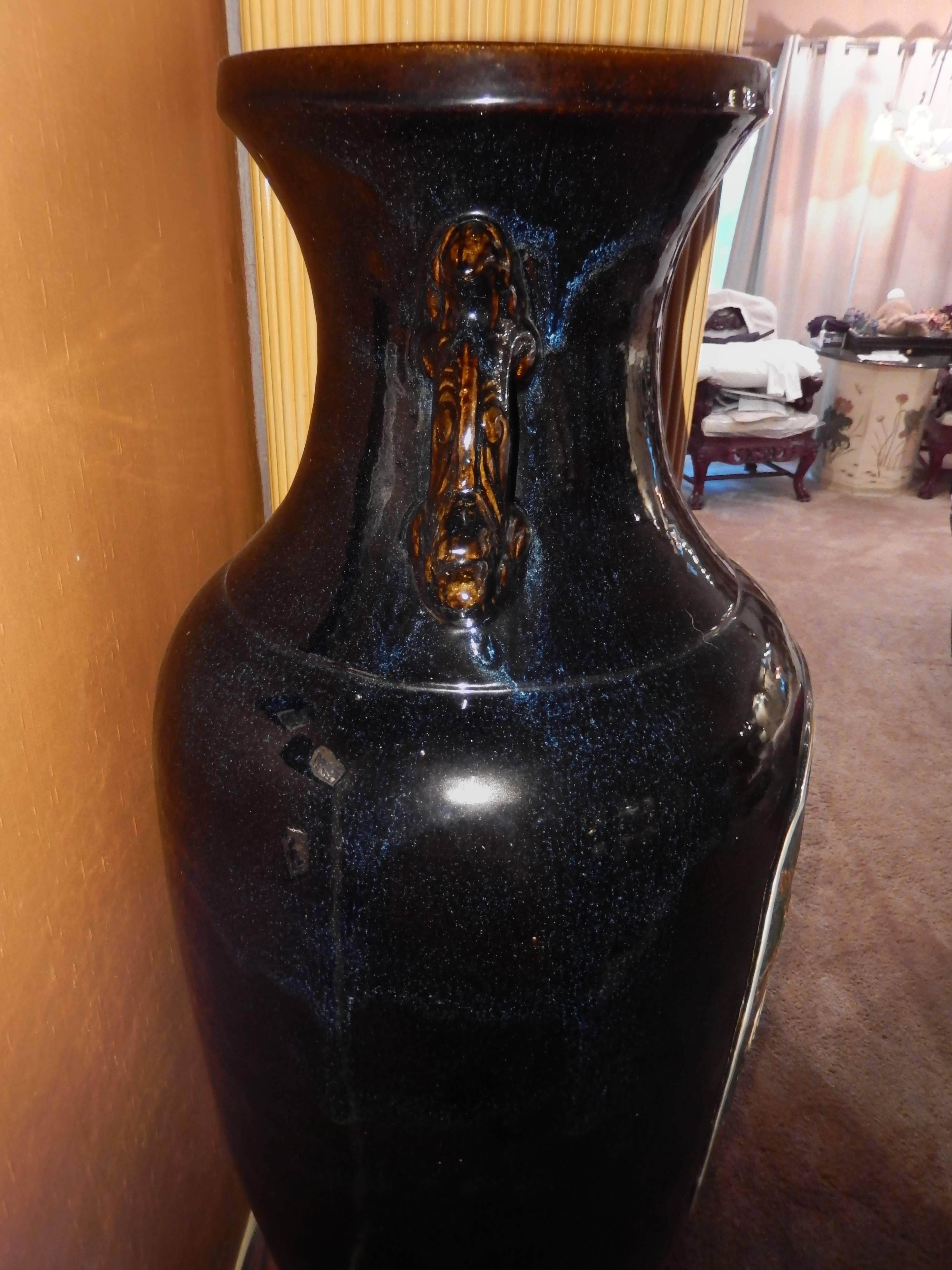 Pair of Monumental Chinese Lacquerware Urns on Stands In Excellent Condition For Sale In Southfield, MI