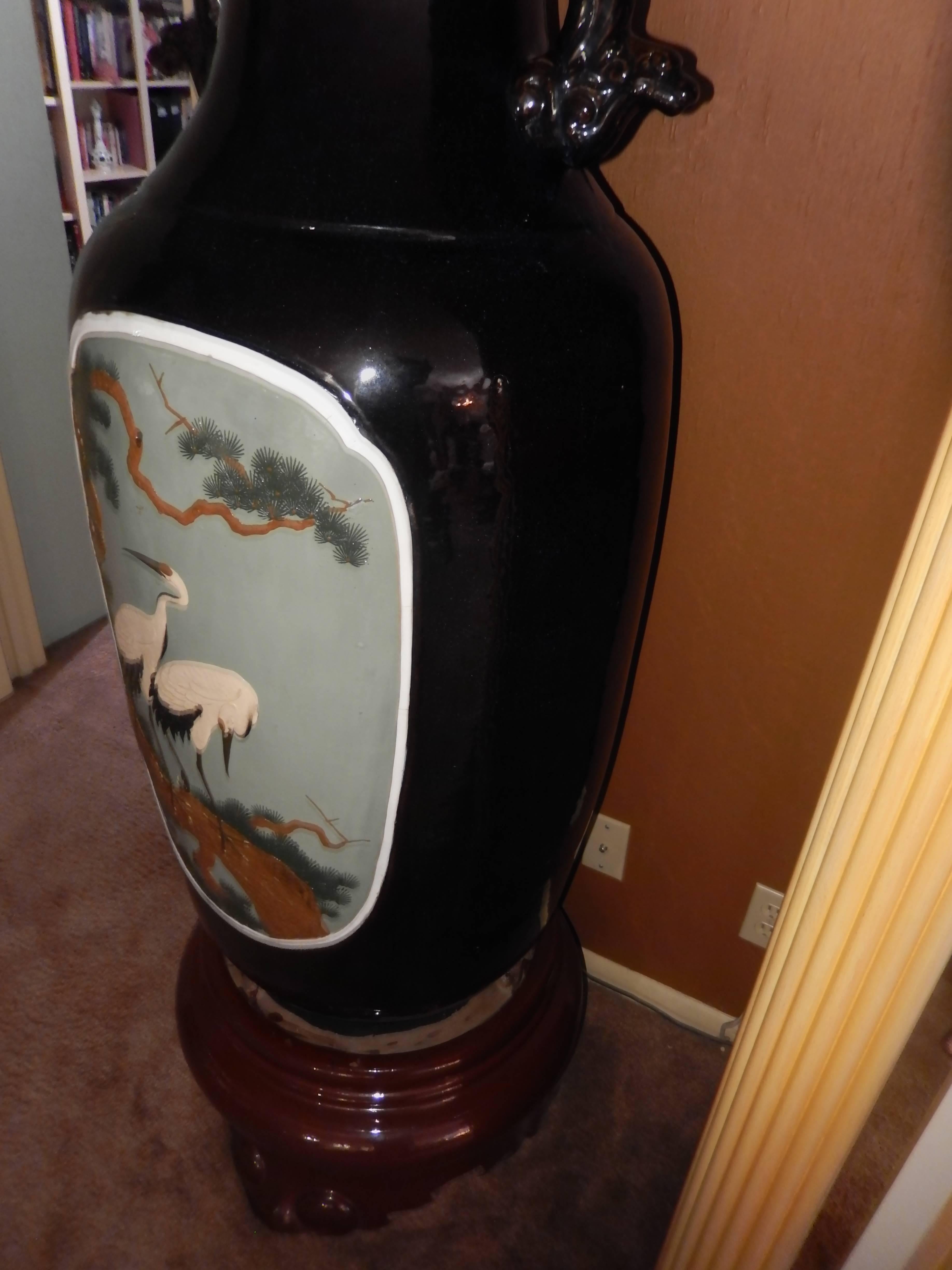 20th Century Pair of Monumental Chinese Lacquerware Urns on Stands For Sale
