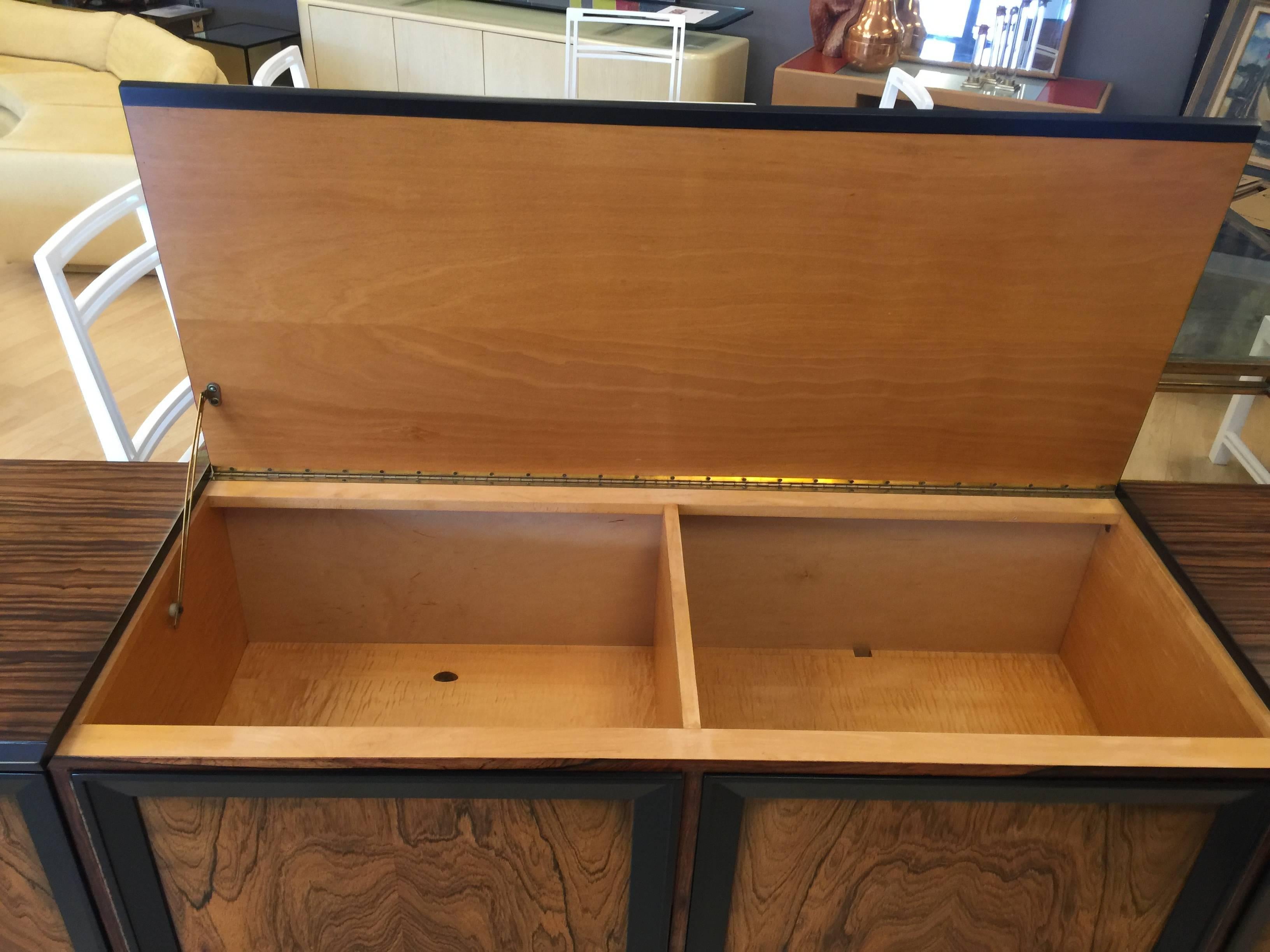 Sideboard / Bar In Excellent Condition For Sale In Miami, FL