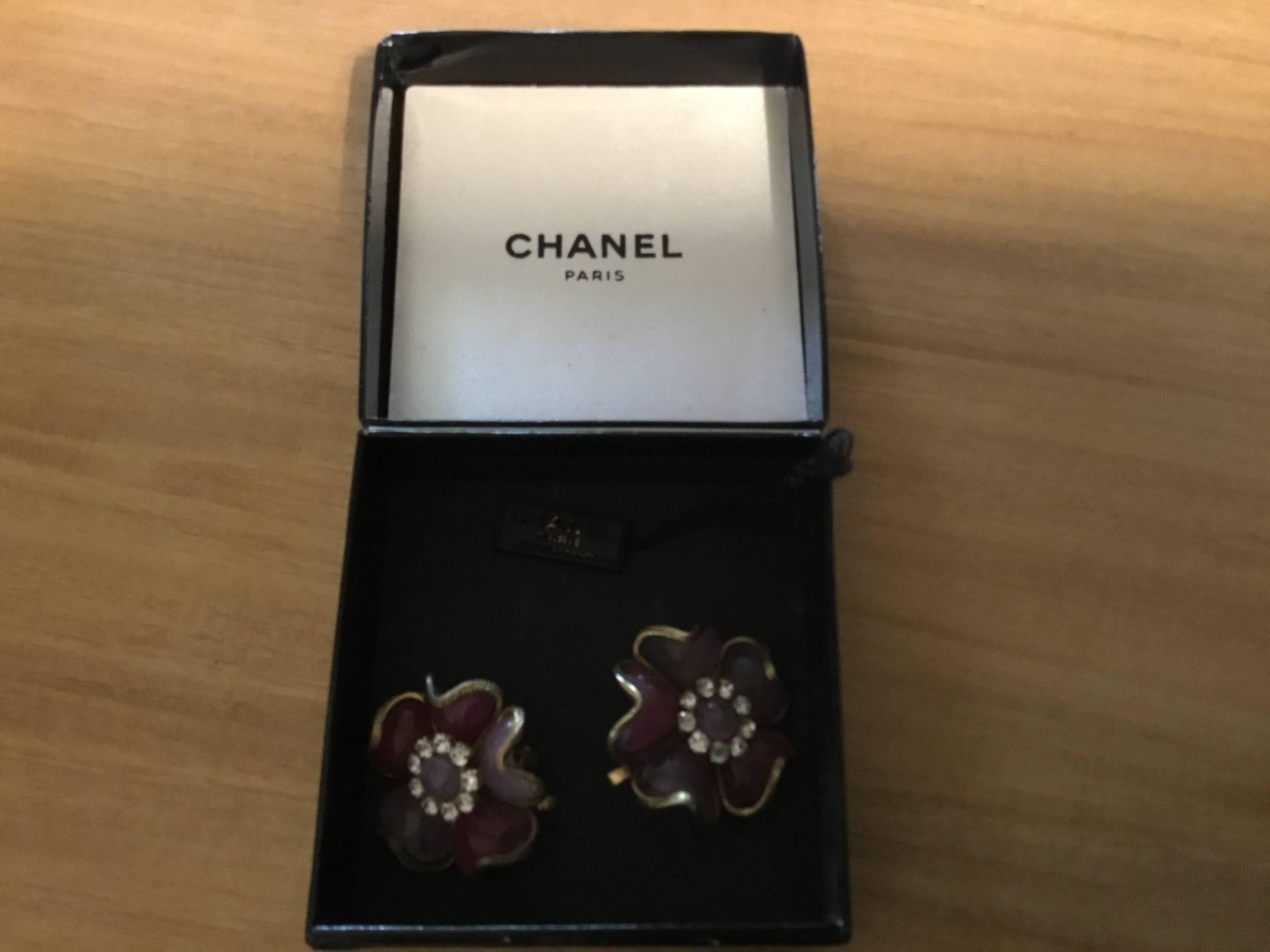 Large Chanel Gripoix Earclips In Excellent Condition For Sale In Miami, FL