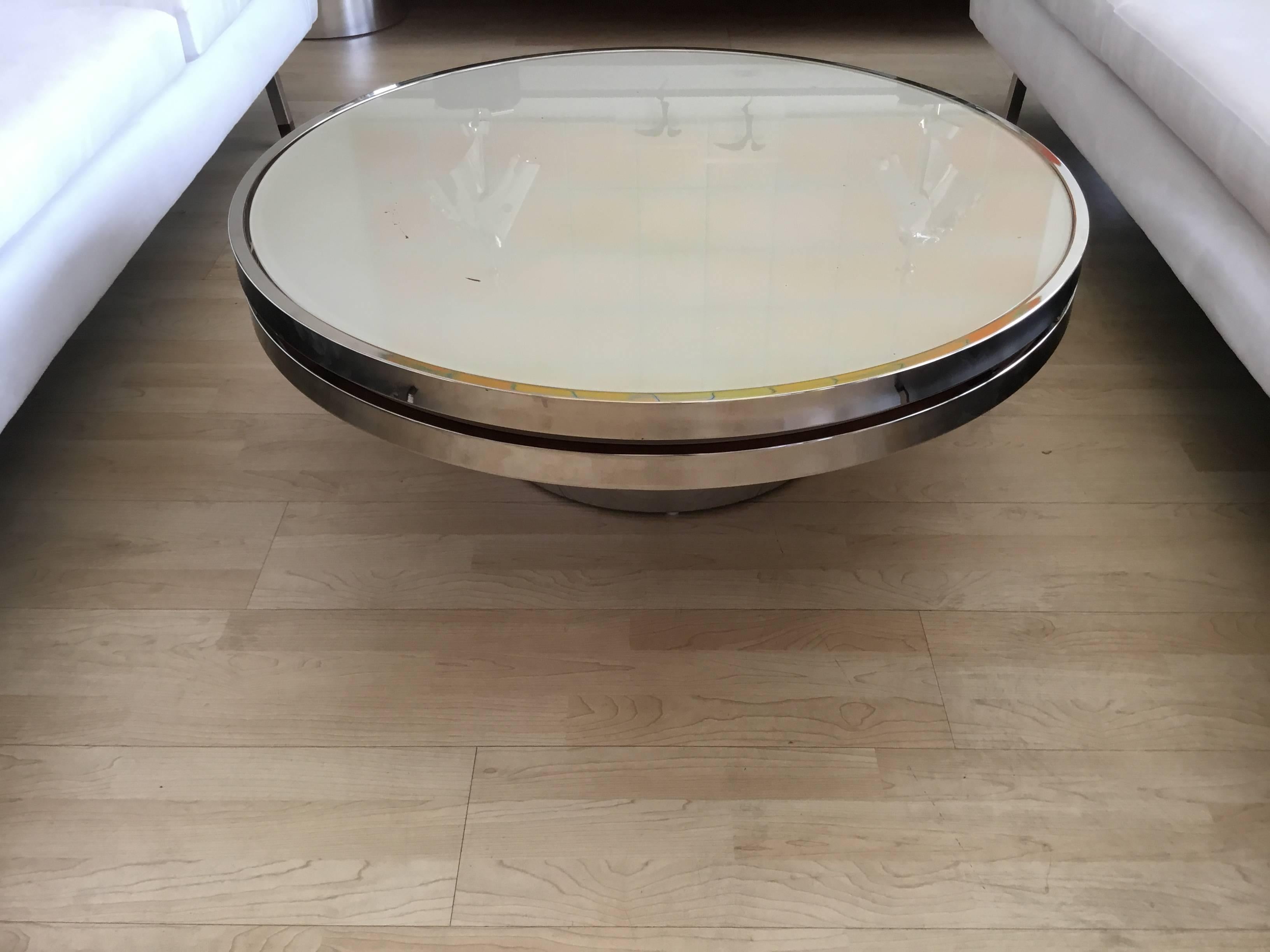 The table is in perfect condition. The base is high polished steel as well as the banding around the glass. The glass can be changed easily if you prefer another color. 