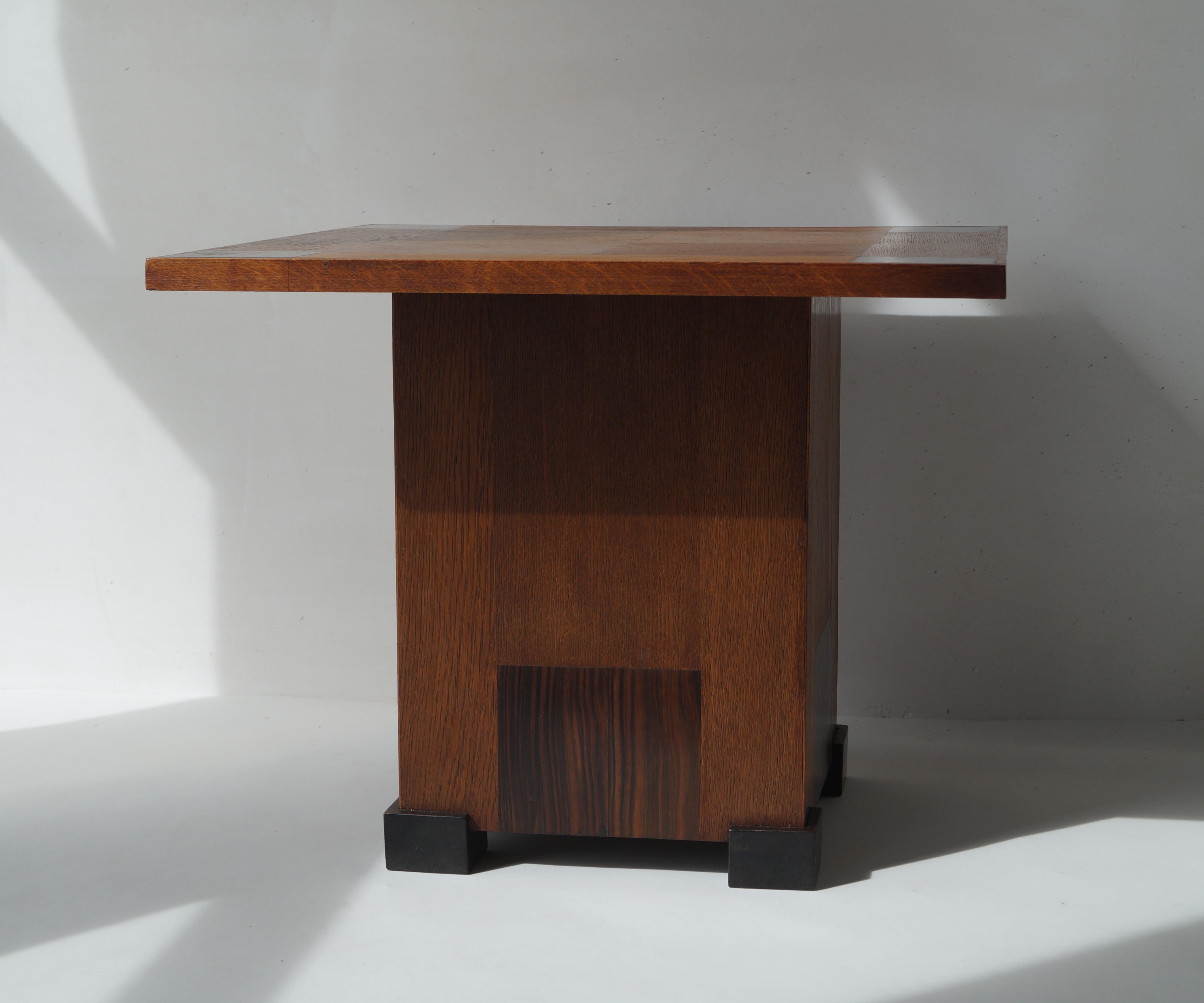 Début du 20ème siècle Table basse Art Déco moderniste néerlandaise dans le style de P.E.L. Izeren, années 1920
