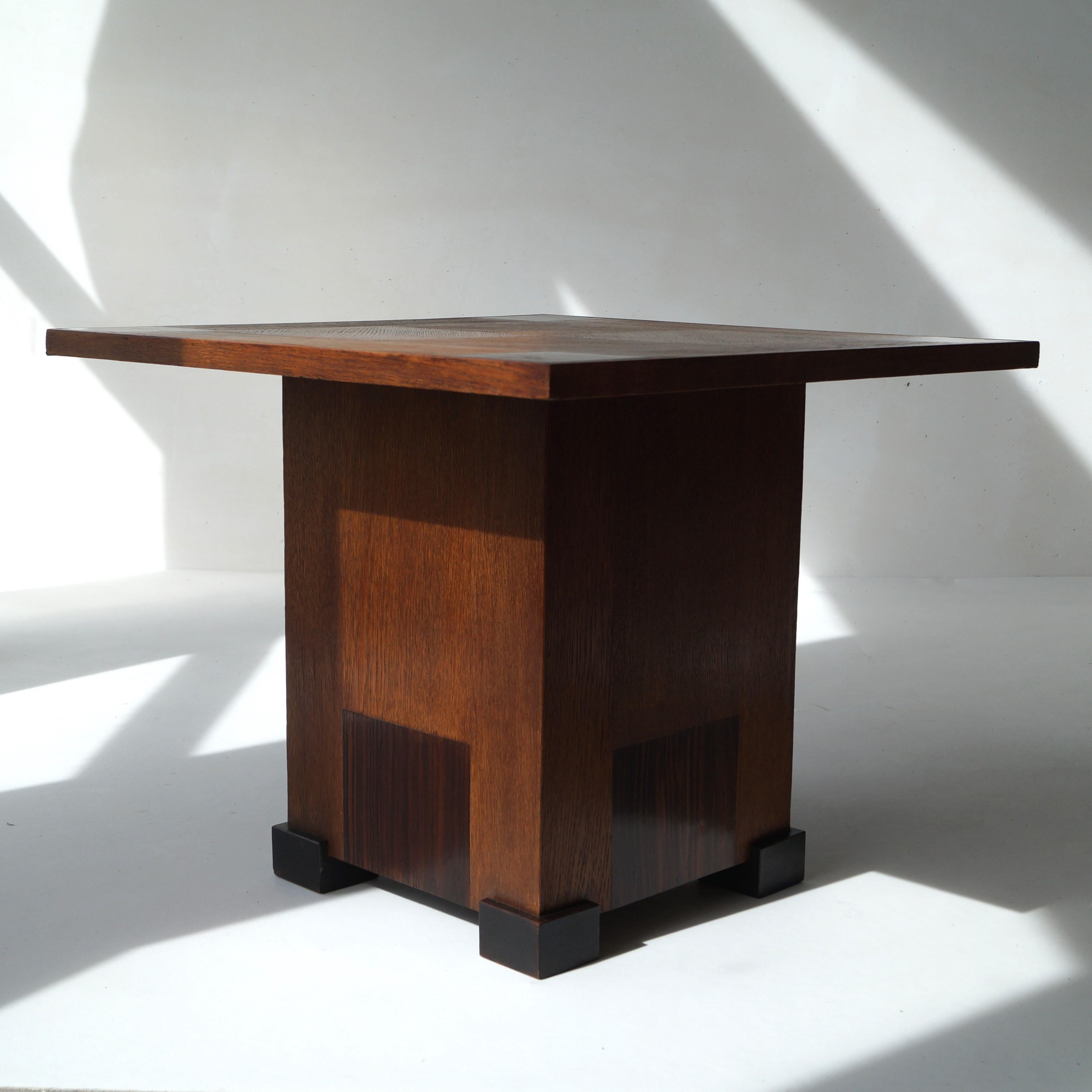 Oak Dutch Art Deco Modernist coffee table in style of P.E.L. Izeren, 1920s For Sale