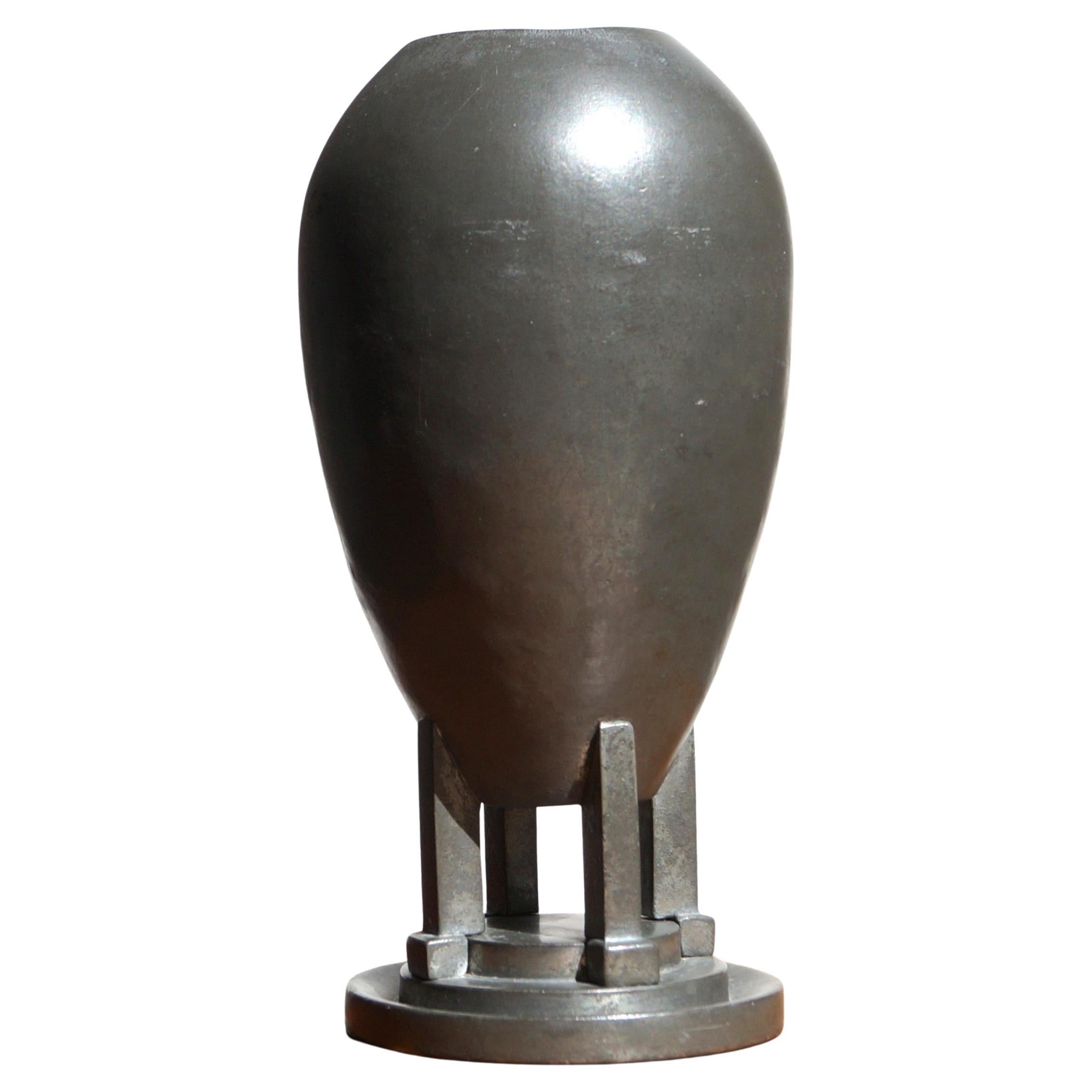 Dutch Art Deco modernist vase by Daalderop, 1920s