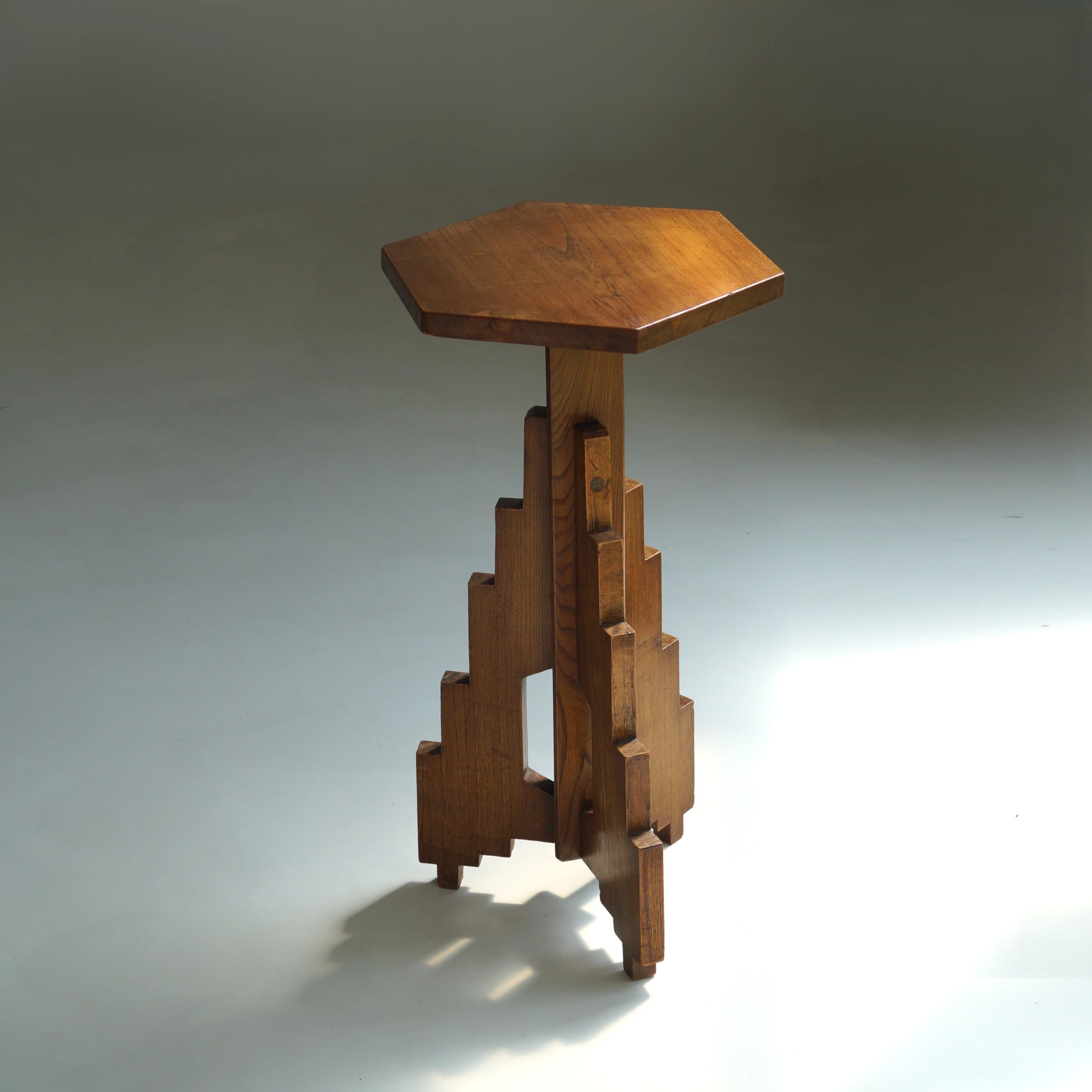Dutch Art Deco hexagonal modernist pedestal, 1920s In Good Condition For Sale In EVERDINGEN, NL