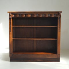 Librería de estilo Art Déco holandés de la Escuela de Ámsterdam, diseñada por Hildo Krop, década de 1920