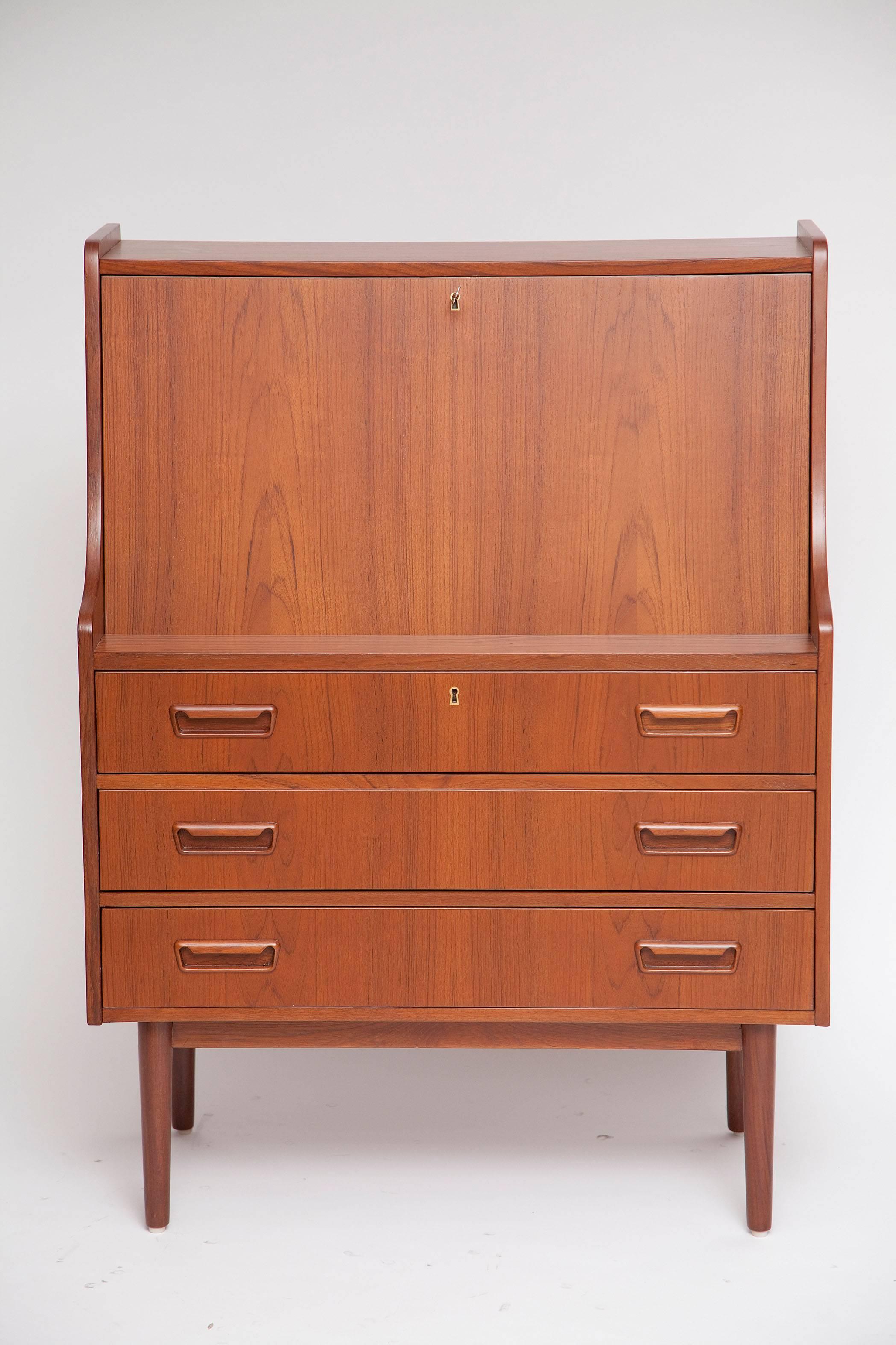 We love the practicality and small footprint of a secretary desk. This handsome 1960s version in the style of Børge Mogensen has been professionally refinished and features three large drawers below and four small drawers up top. Drop-front and top