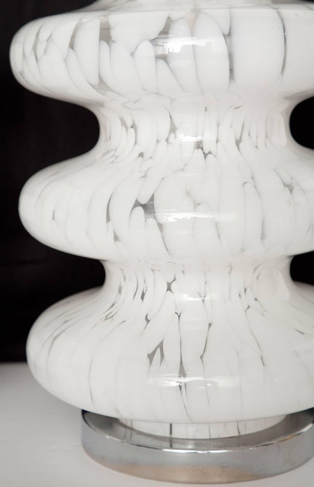Pair of Three-Tiered Clear and White Mottled Murano Glass Lamps, circa 1970 For Sale 2