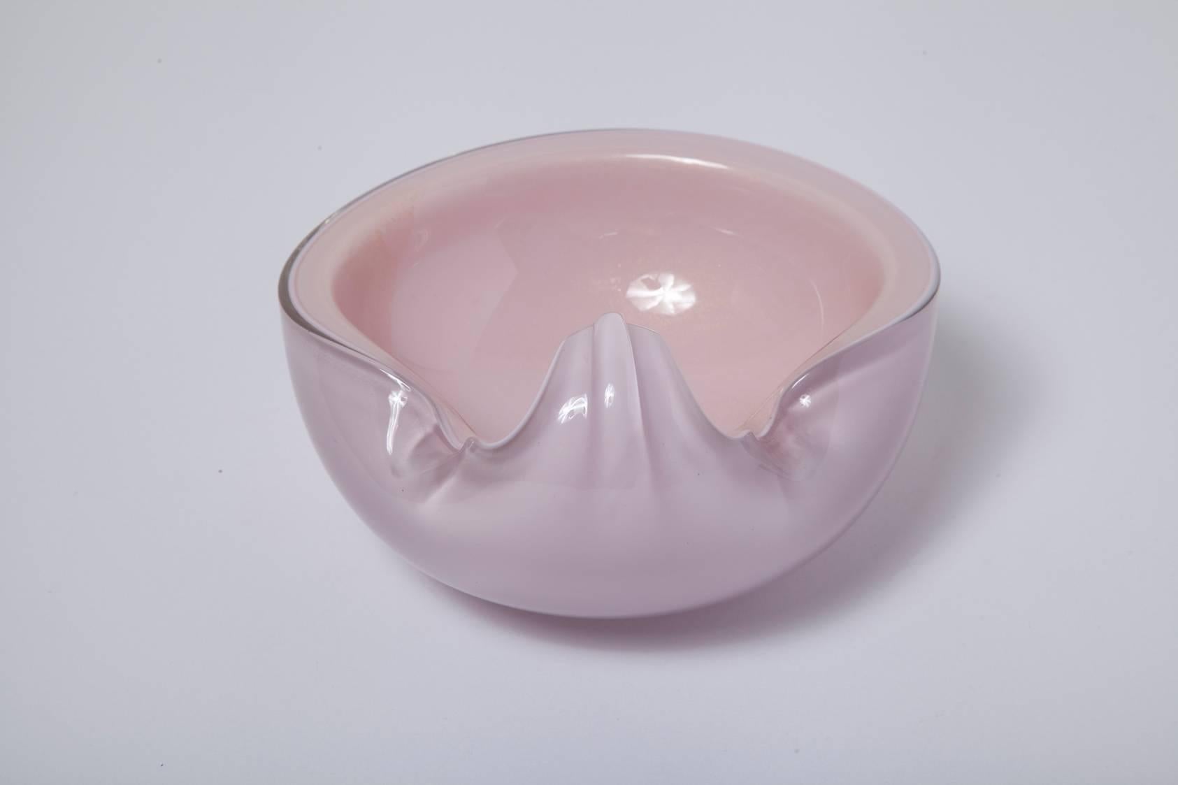 Mid-20th Century 1950s Murano Art Glass Bowls in Gold Dusted Pink and Blue by Alfredo Barbini