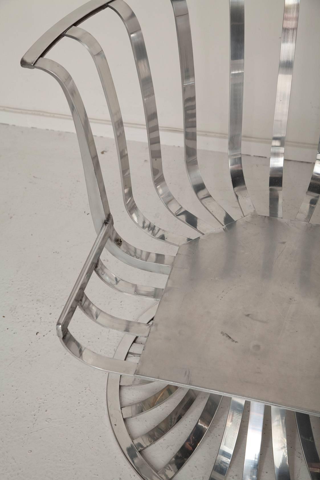 Paire de fauteuils en aluminium poli de Russell Woodard, datant d'environ 1965 en vente 1