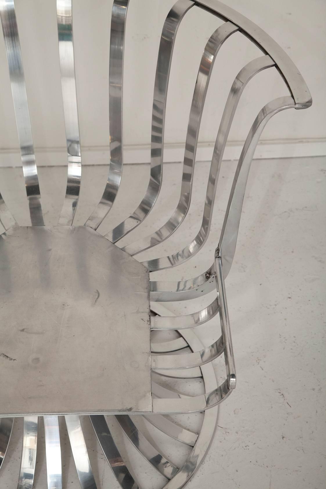Paire de fauteuils en aluminium poli de Russell Woodard, datant d'environ 1965 en vente 2