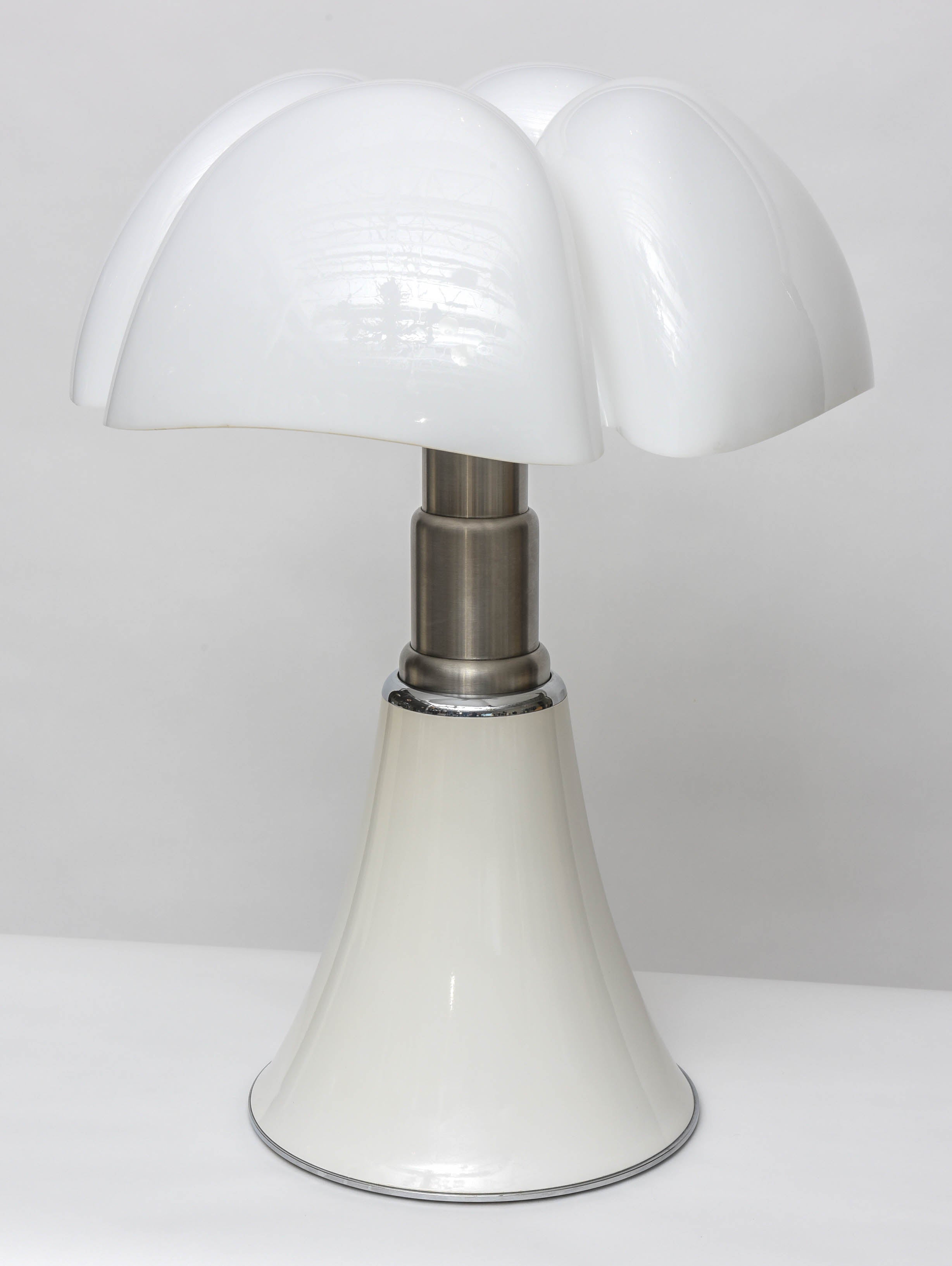 "Pipistrello" Table Lamp by Gae Aulenti