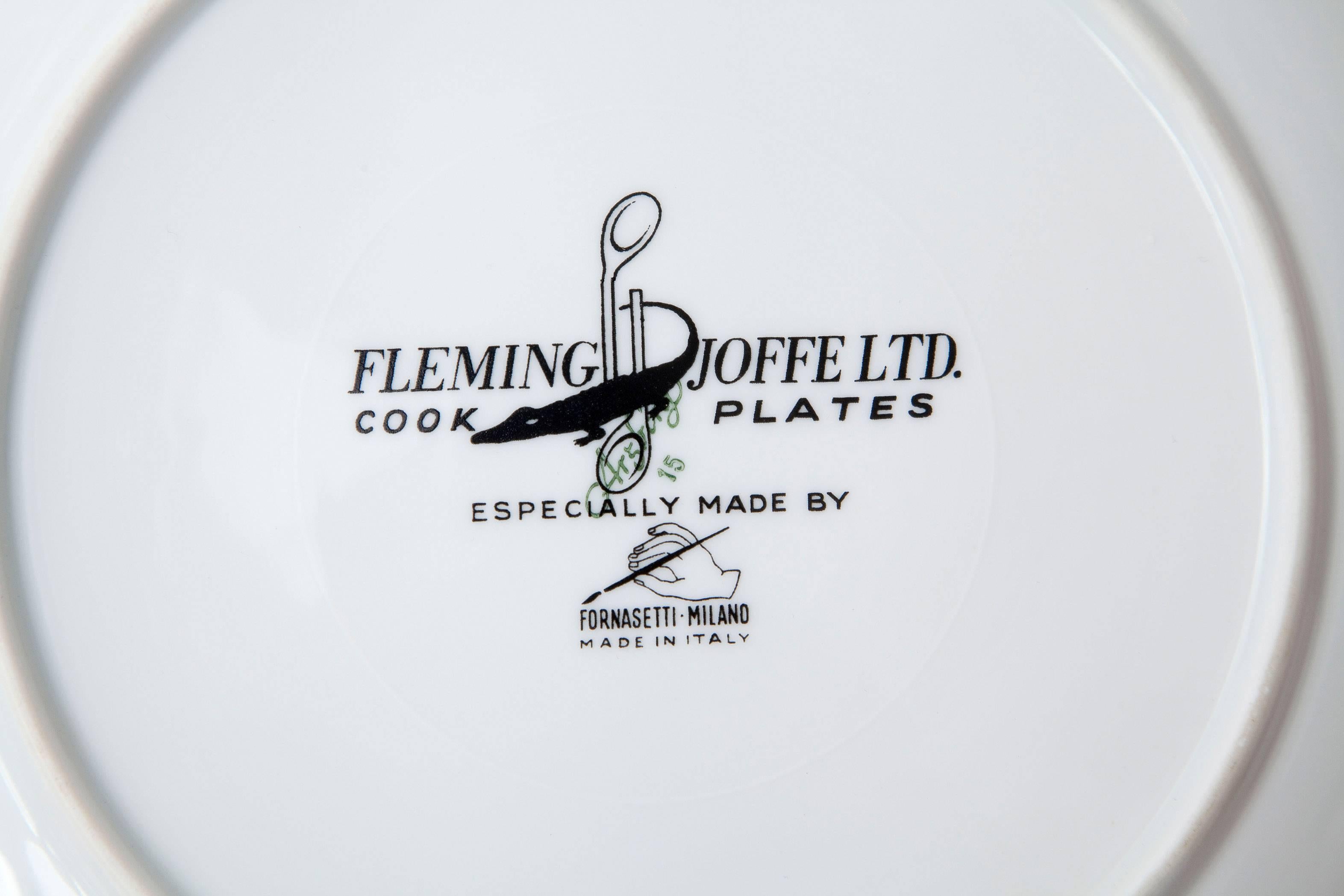 Set von 12 maßgeschneiderten Tellern von Piero Fornasetti für Fleming Joffe Ltd im Zustand „Hervorragend“ im Angebot in North Miami, FL