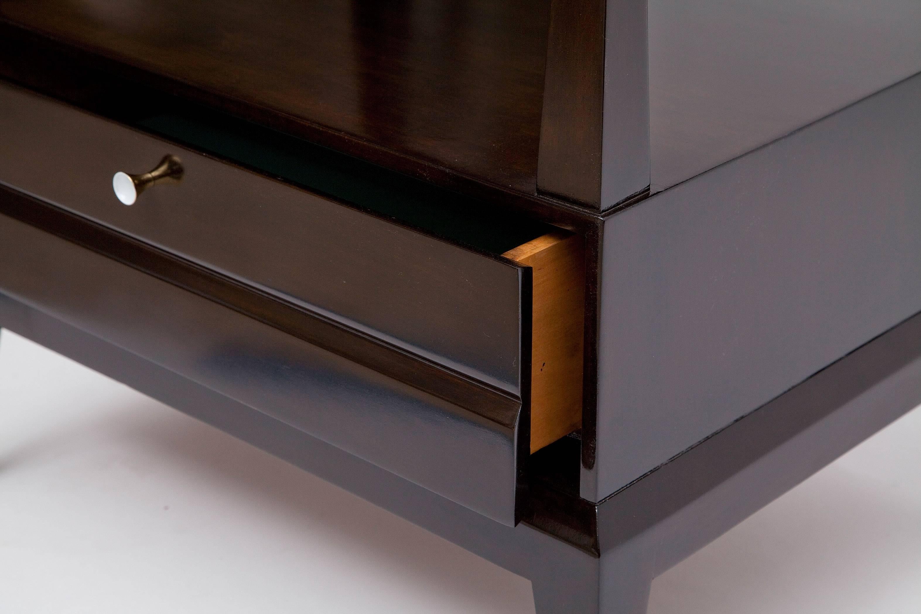 Pair of Ebonized Walnut Nightstands by Heywood-Wakefield In Excellent Condition In North Miami, FL