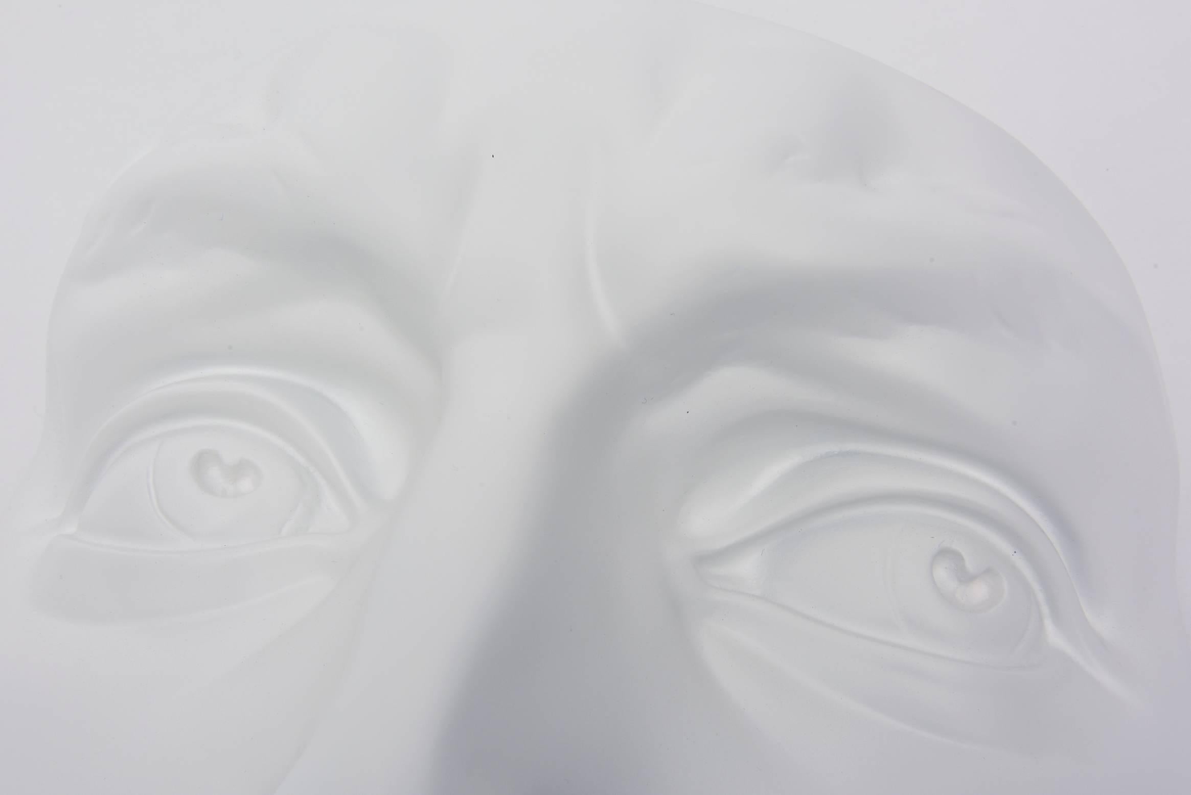Milieu du XXe siècle Sculpture murale de visage en résine blanche et plâtre, années 60 en vente