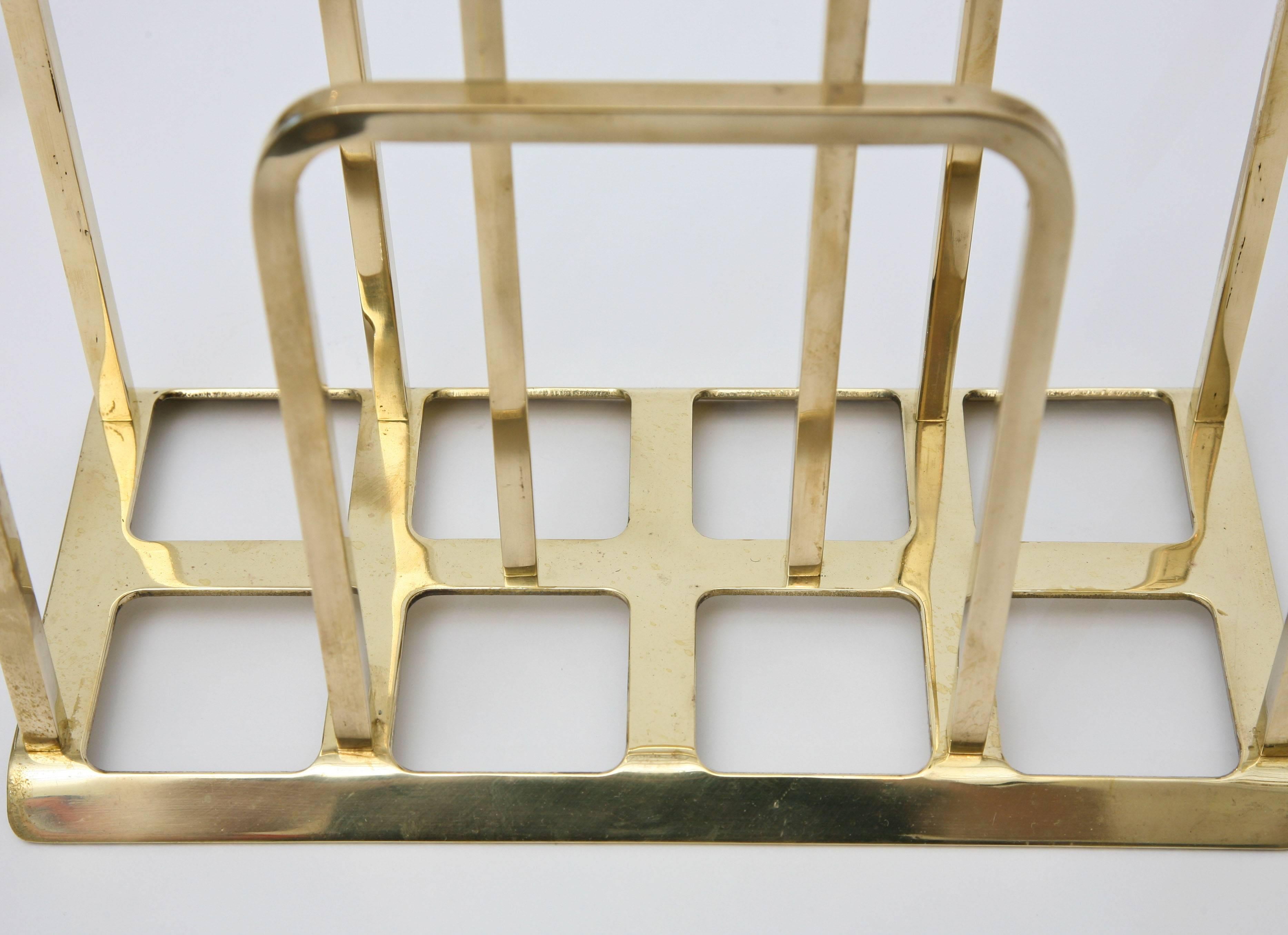 Modernist Mid-Century Compact Solid Brass Magazine Stand In Excellent Condition In North Miami, FL