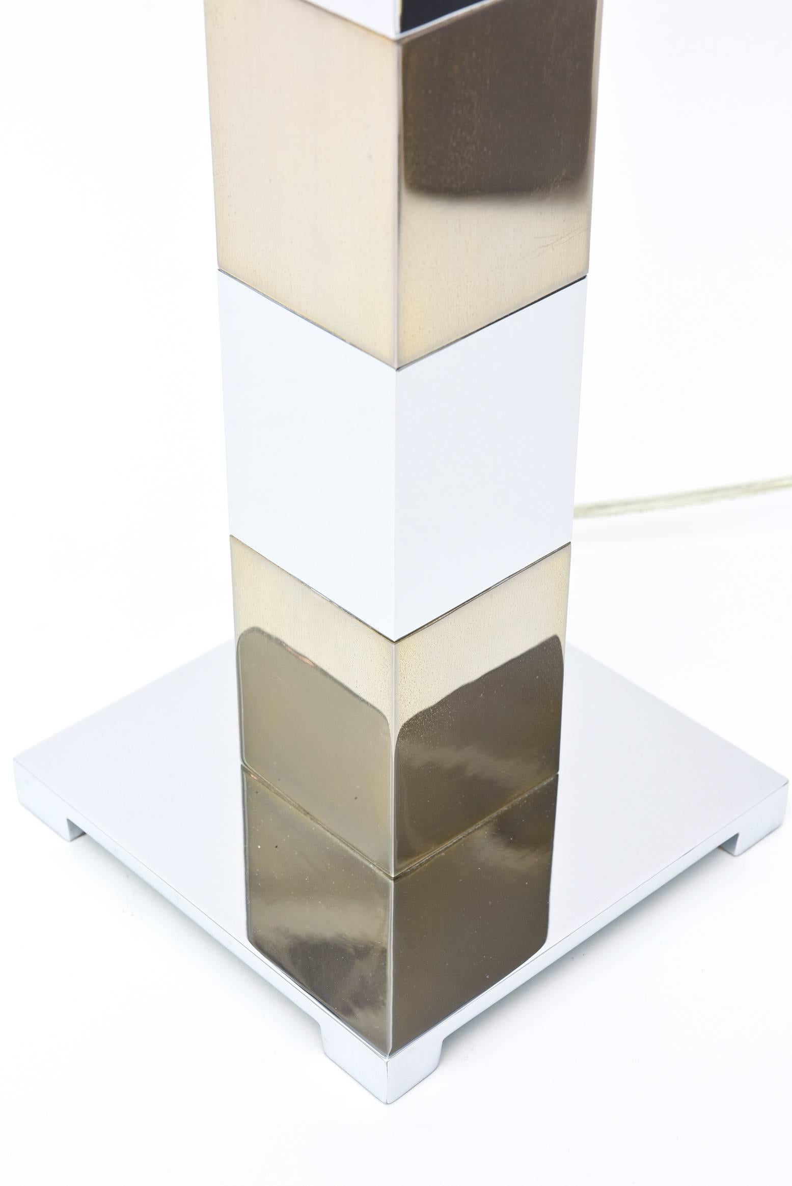 Late 20th Century Karl Springer Style Alternating Brass and Chrome Cube Column Table or Desk Lamp