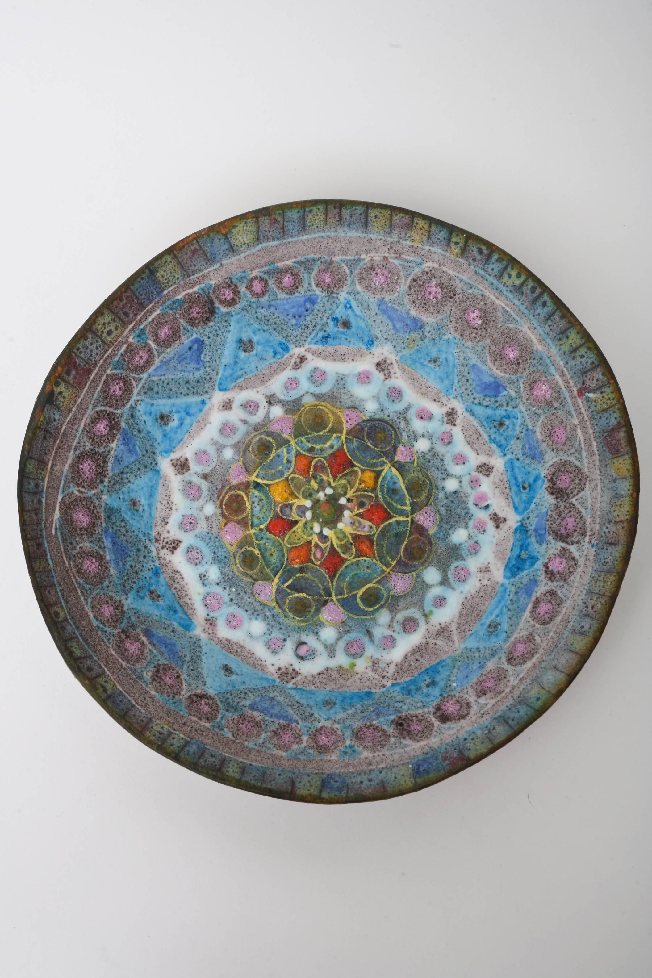 The beautiful pattern and intricacies of this geometric textural Italian salt glaze ceramic vintage bowl has great influence and style of the work of the great Fantoni. The colors are exquisite, unusual and rich looking. It is a tapestry and weave
