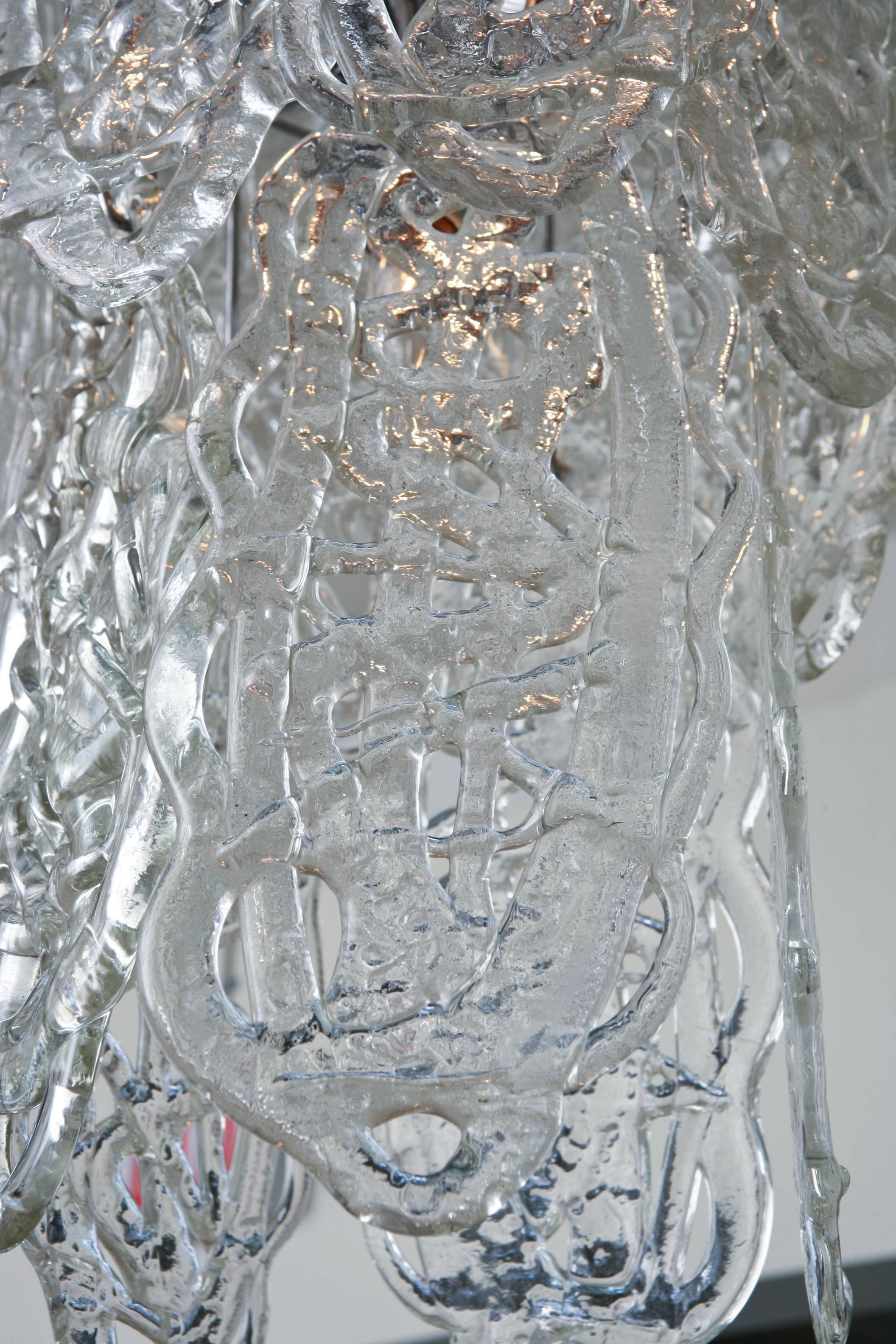 Lustre suspendu vintage Mazzega Murano Crisss Cross en verre blanc filé Bon état - En vente à North Miami, FL
