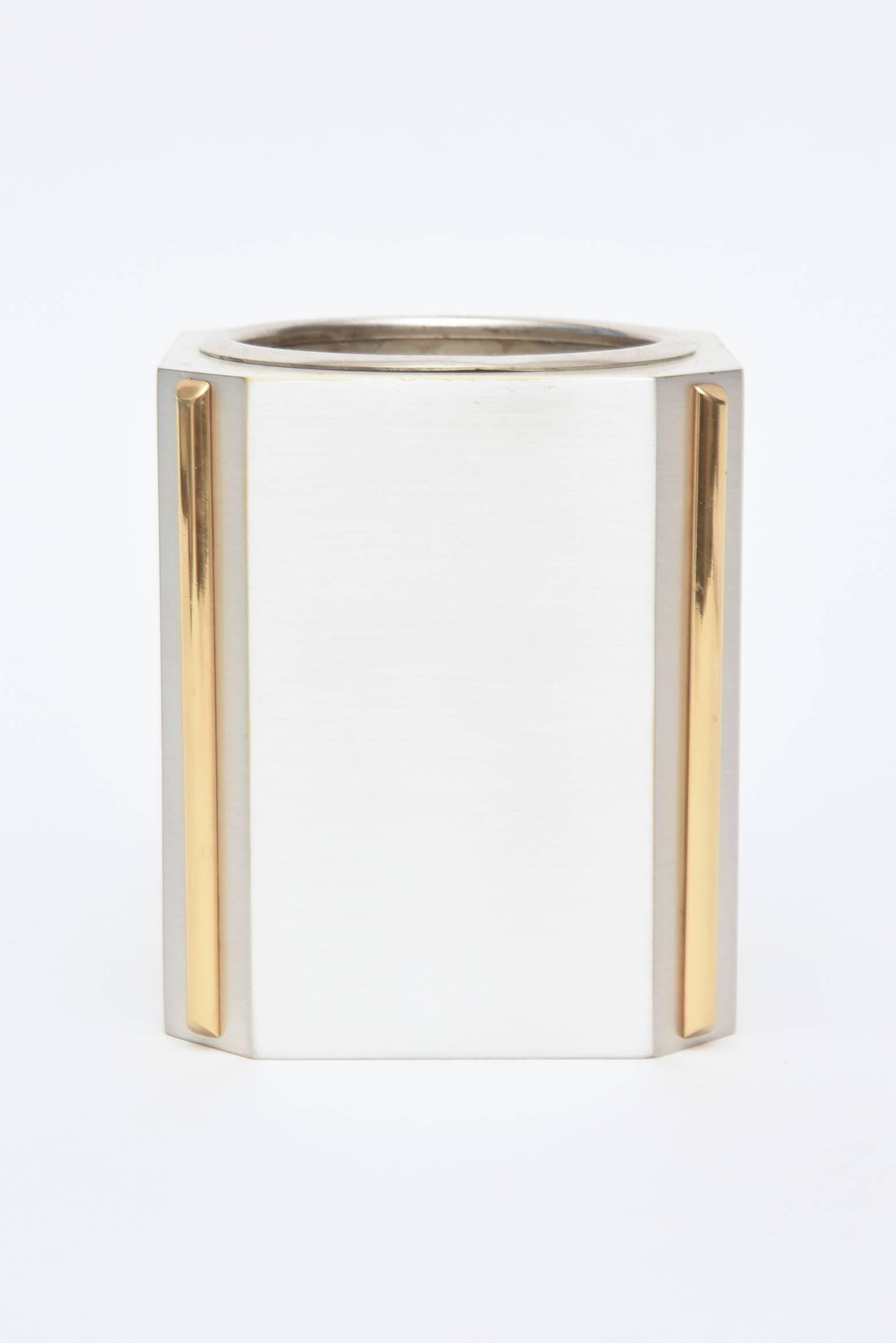 Italian Gucci Brushed Silver Plate and 24-Carat Gold-Plated Pen/Pencil Holder In Good Condition In North Miami, FL