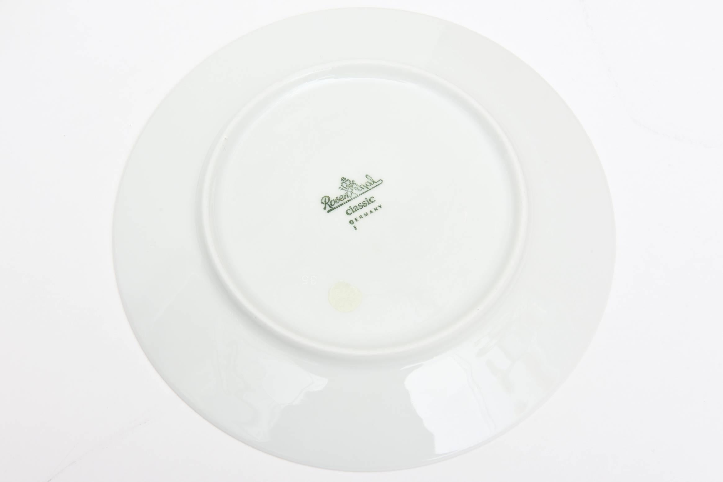 Fornasetti para Rosenthal Porcelana Dorada Medusa Platos de Desierto o Ensalada Vintage mediados del siglo XX en venta