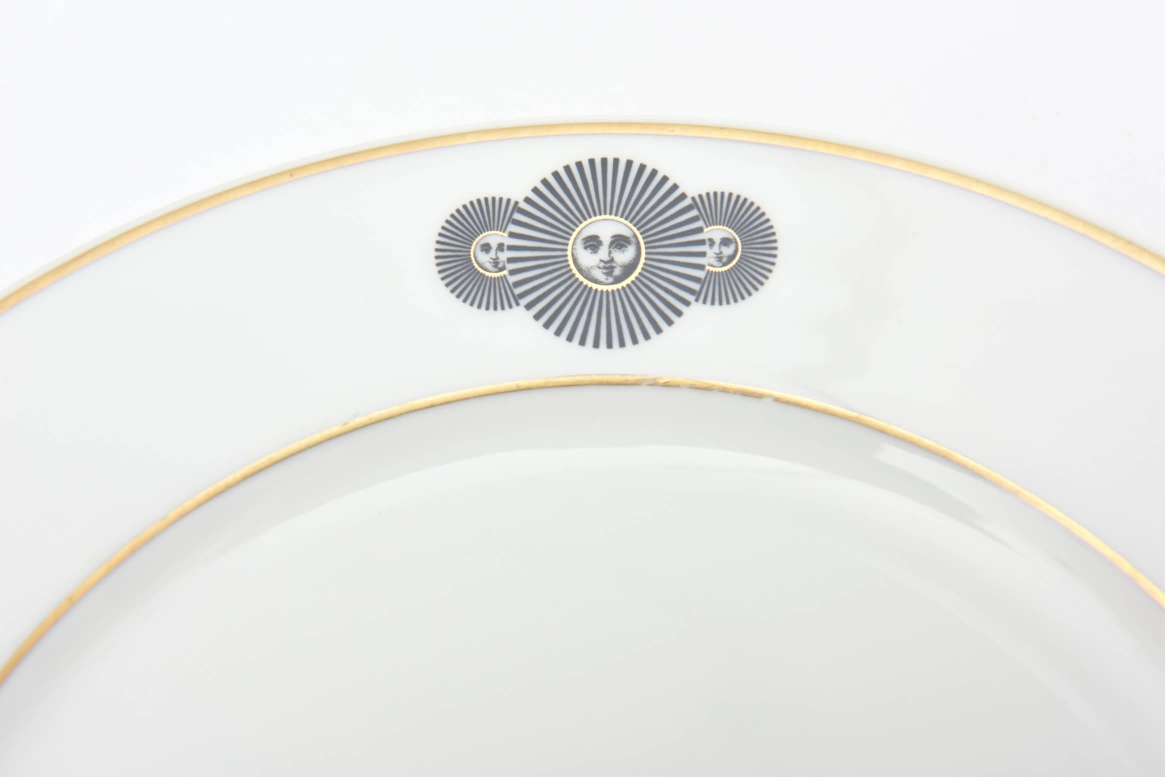 Fornasetti for Rosenthal Porcelain Gilded Medusa Desert or Salad Plates Vintage (Mitte des 20. Jahrhunderts) im Angebot