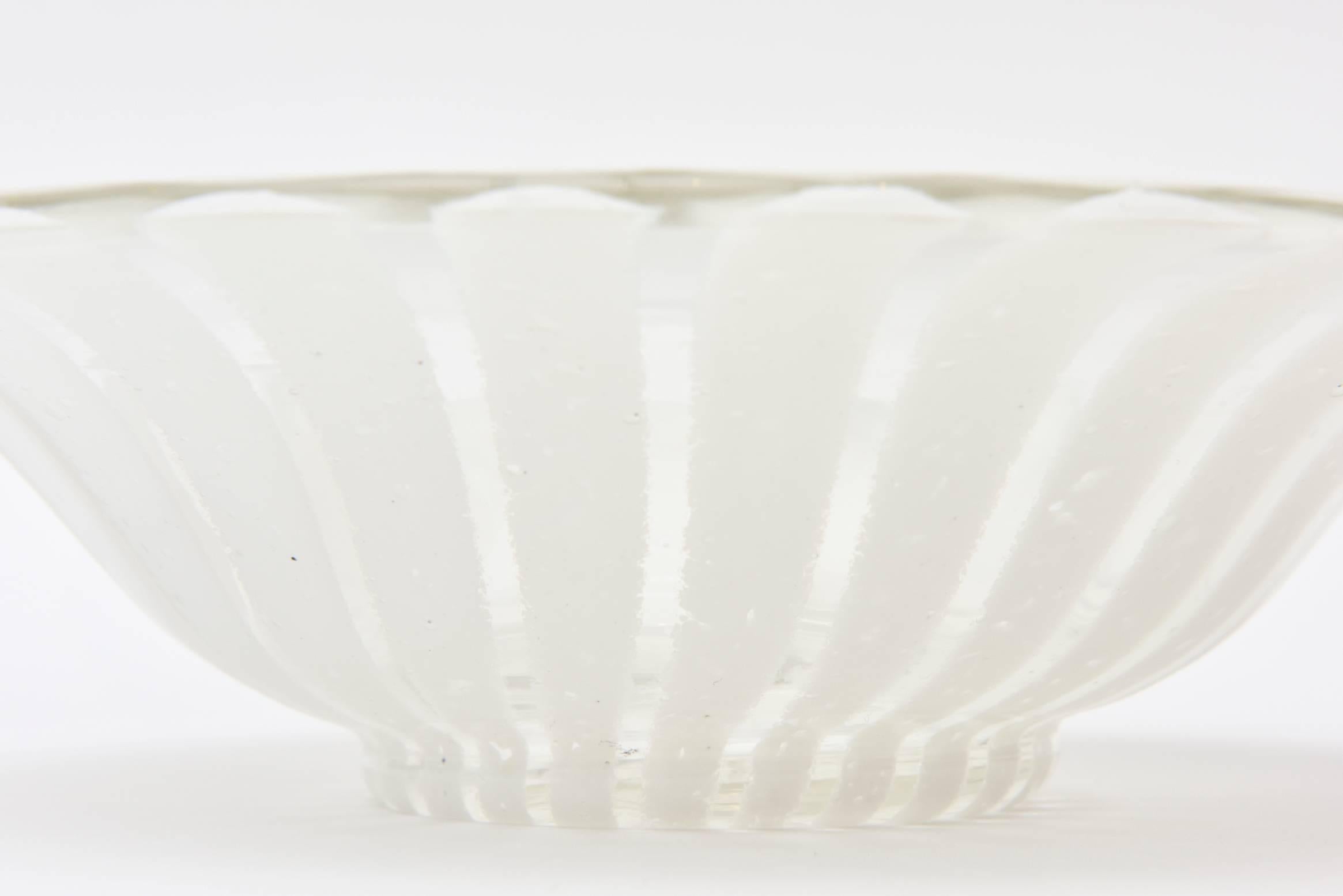 Italian Murano Venini White and Clear Pinwheel Spiral Glass Bowl Vintage For Sale
