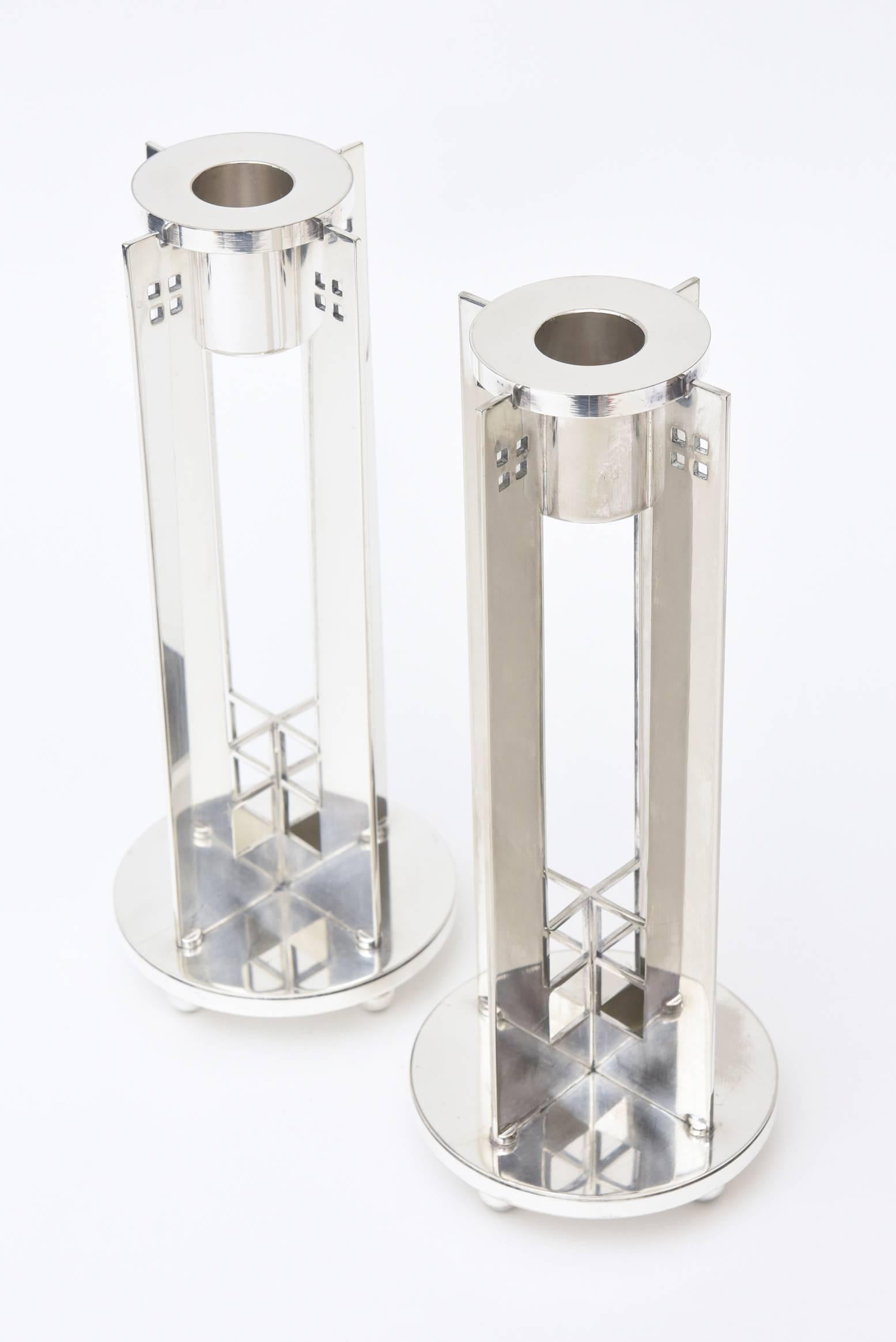 Paar architektonische Richard Meier für Swid Powell Kerzenleuchter aus Silberblech (Moderne)