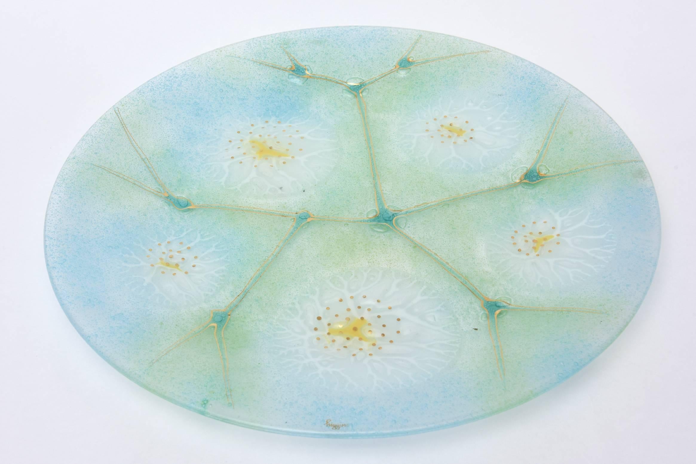 The gorgeous colors of this signed vintage Higgins monumental fused glass plate, large charger and or serving piece has the amoeba pattern. It is signed in the gold Higgins signature from the 1960s. It has an ethereal sense and feel to it. Gorgeous