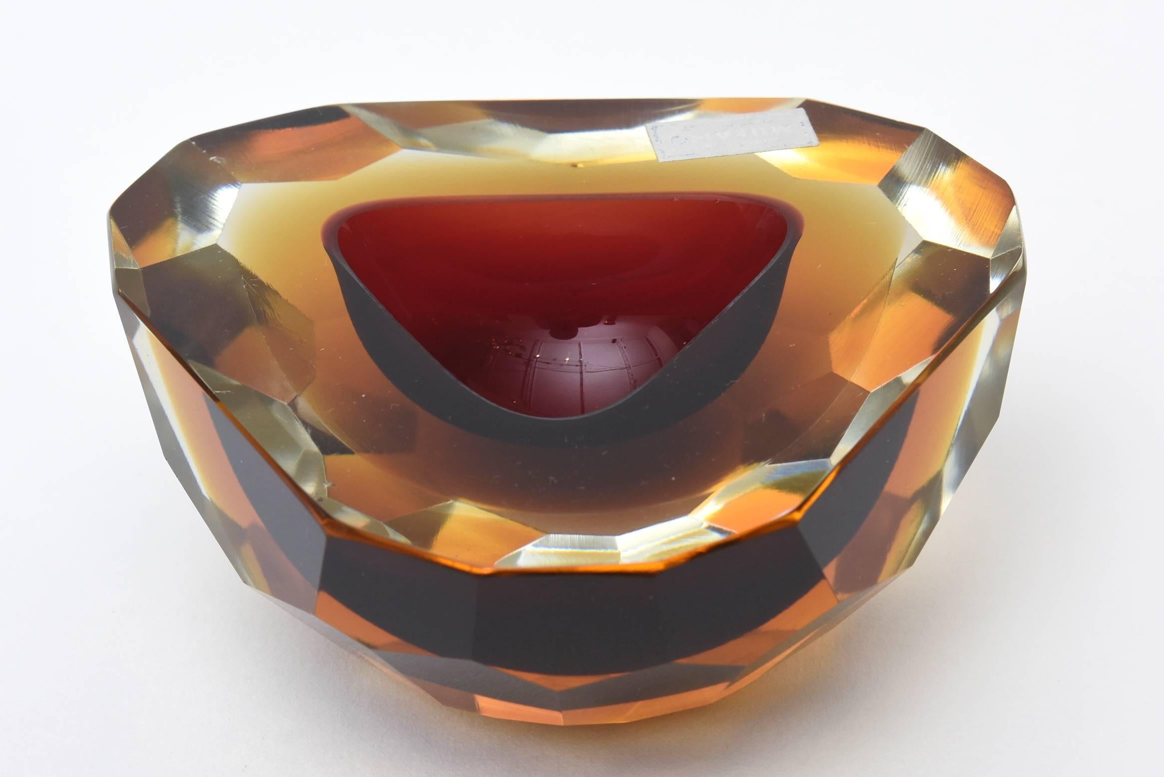 This amazing and stunning Italian vintage Murano Sommerso geode bowl has flat cut polished tops and diamond faceted sides and top also. This is a gorgeous heavy piece of glass in sculptural form.
It is amber infused with red, cranberry/yellow