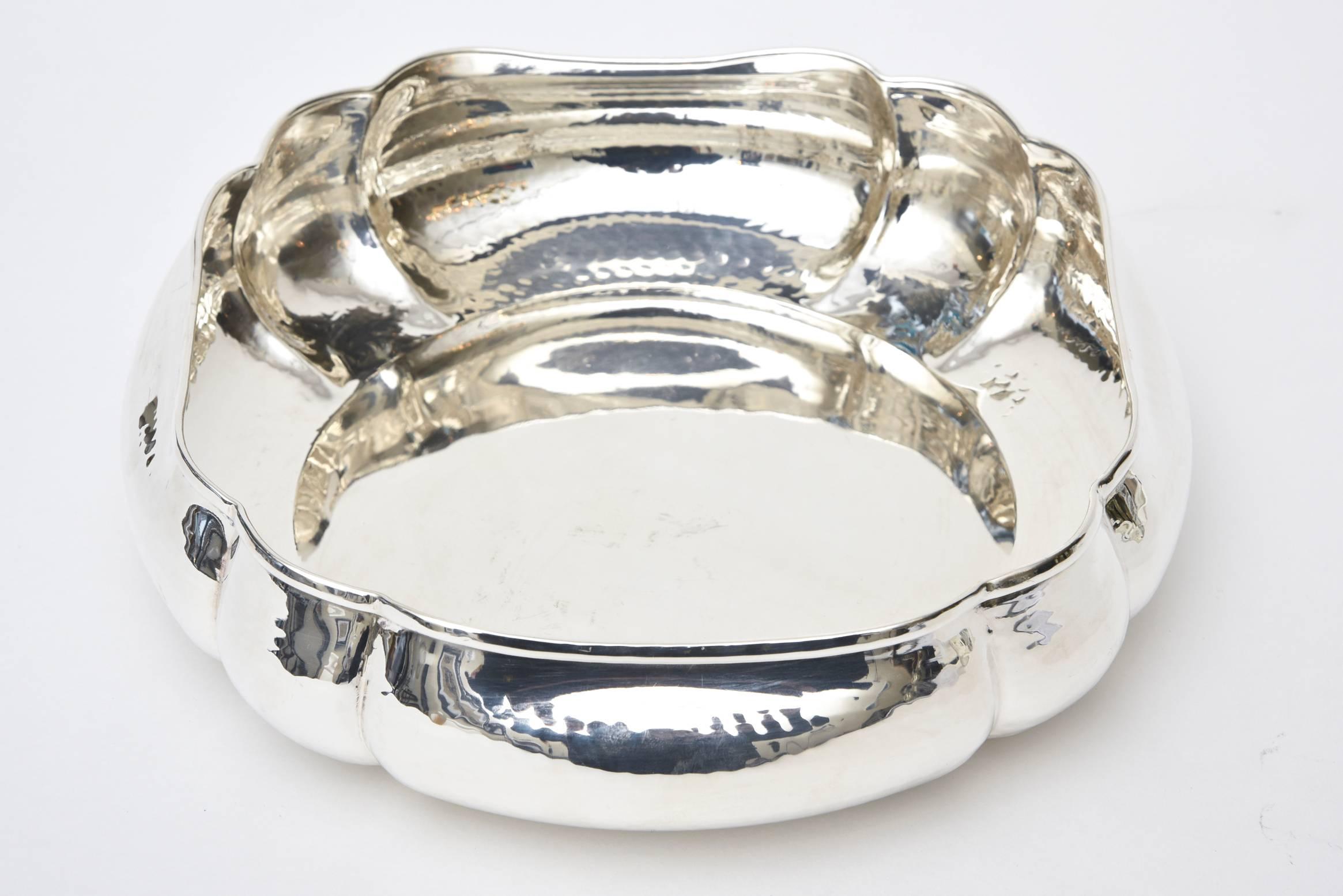 Hand-Hammered Silver Plate Italian Bowl or Serving Bowl (Moderne) im Angebot