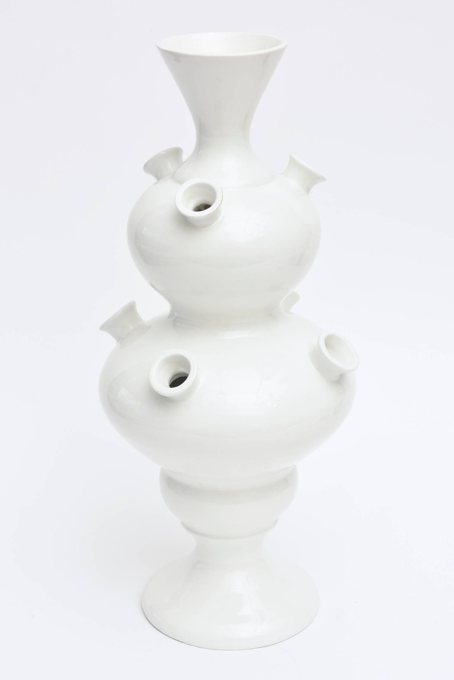 This wonderful and organic modern white Italian ceramic is fantastic. It is from the 80's and looks so modern today. It has a sensuality to it in the shape and form. The  protruding open air appendages add dimension.
it is a great ceramic object,