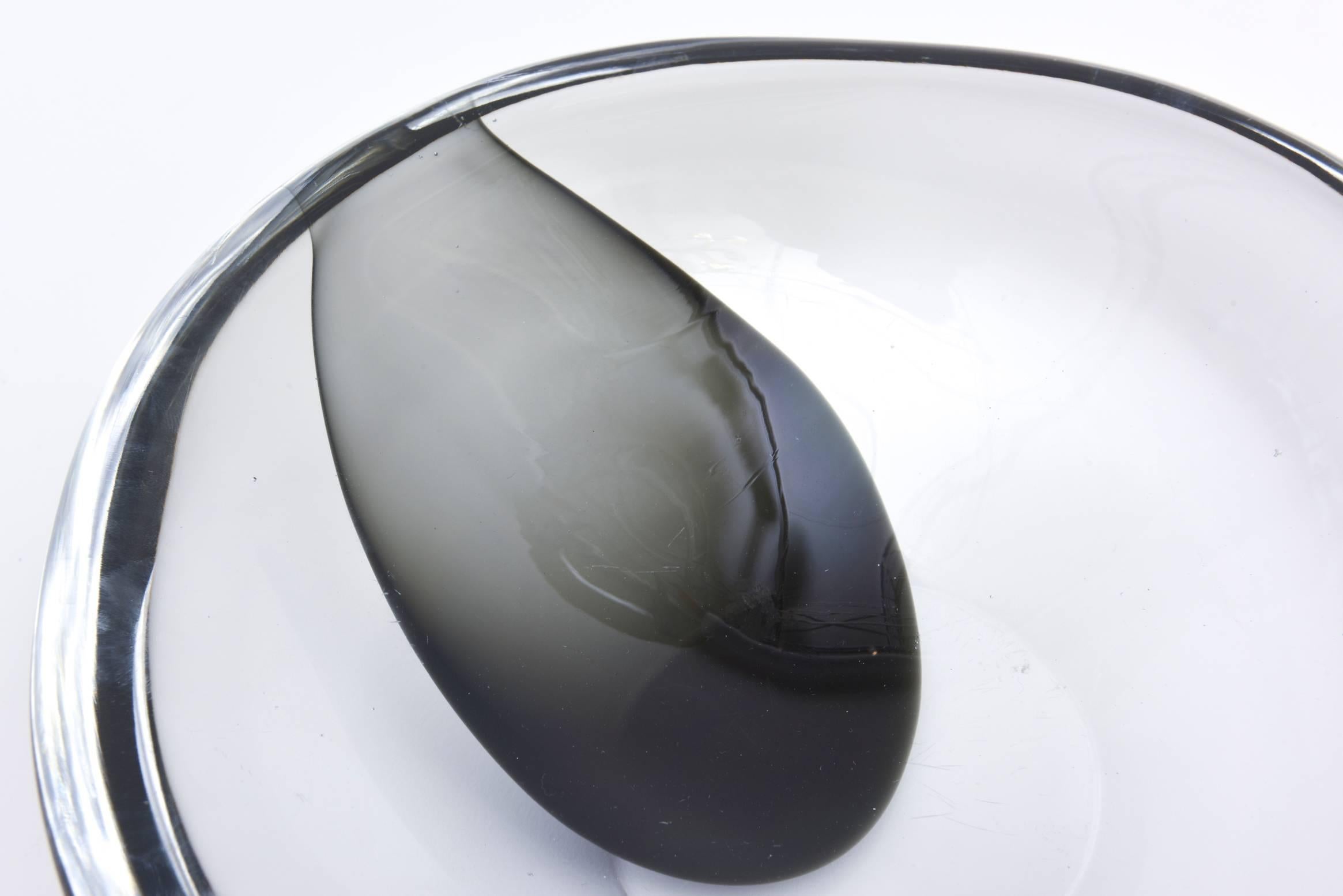 This gorgeous, heavy and substantial Italian Murano vintage Antonio da Ros for Cenedese sommerso glass bowl is a winner on all levels. It is sculptural and chunky.
The beauty of this thick walled bowl is not justified through these photos. It has