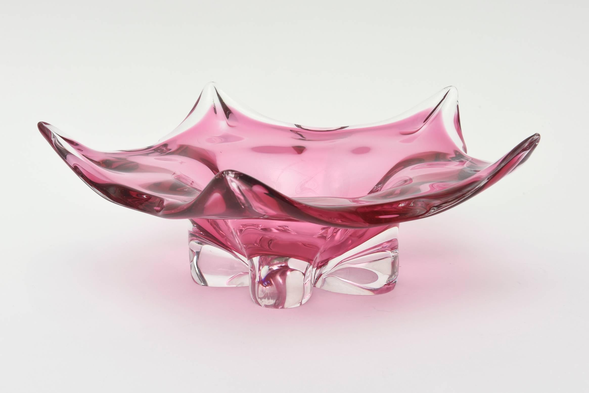 This luscious vintage Italian Murano sommerso vintage bowl/ centerpiece bowl is by none other than Archimede Seguso. It is vintage and from the 1970s. The 5 points are pointed lobes. The rich color of cranberry to magenta to hot pink in sommerso