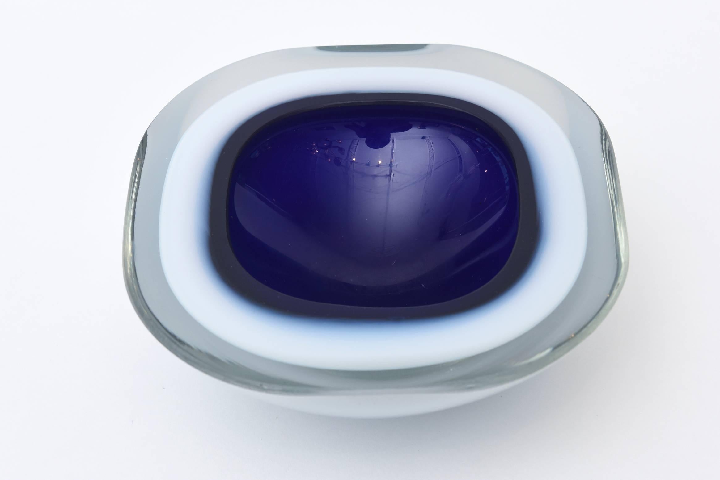 This lovely Italian Cenedese Murano geode bowl is triple cased. The interior is a rich deep blue that goes to black blue with outer bands of white to clear then white again.
 It has a flat cut polished top.
